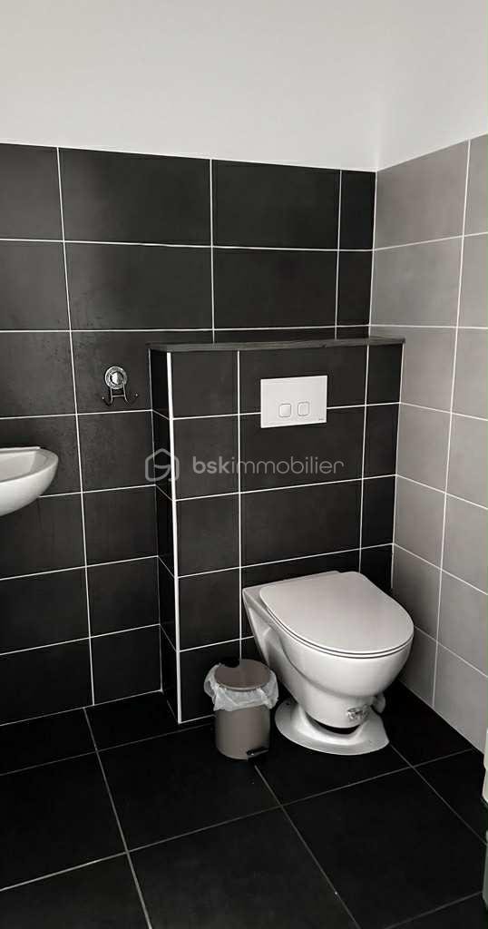 Pavillon de 80 m² - 9a3315c4-4727-49bc-8bcb-8ea993787d83.jpeg