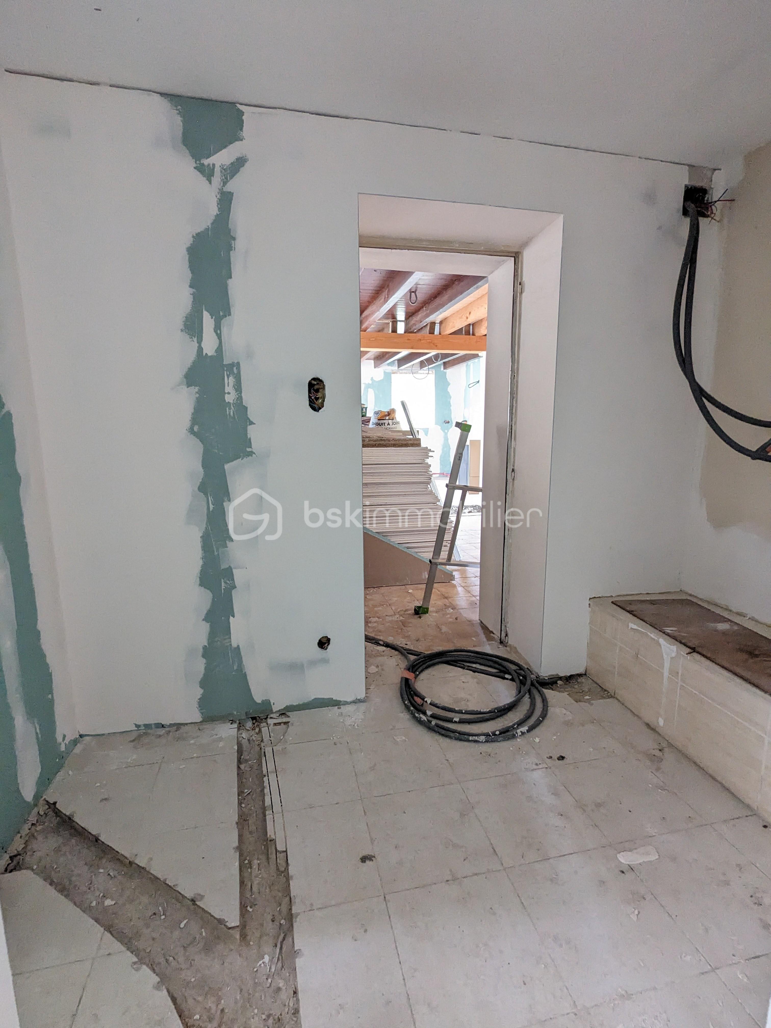 Maison en pierre de 105 m² - PXL_20240420_134947935.jpg