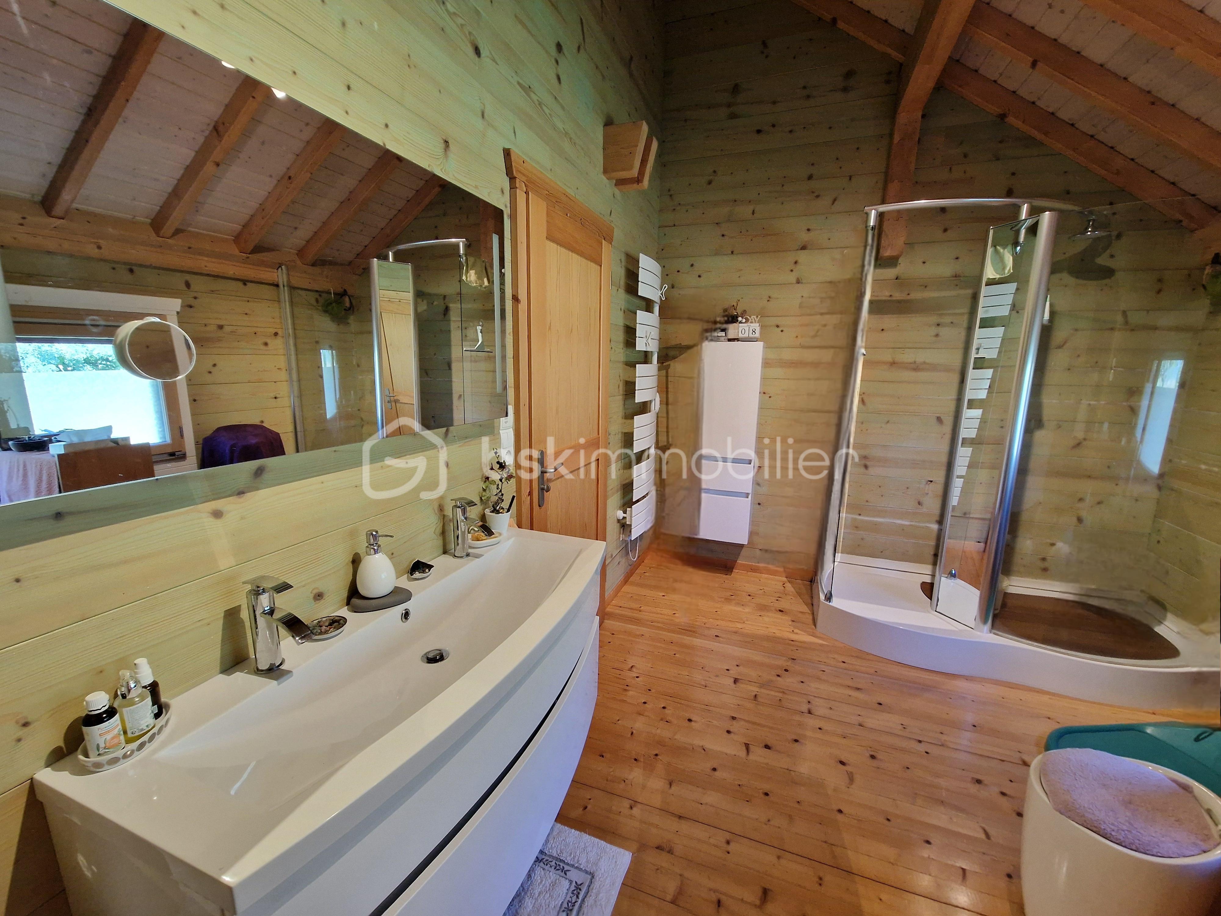 Chalet de 218 m² - 20250811_144426 sdb modif.jpg