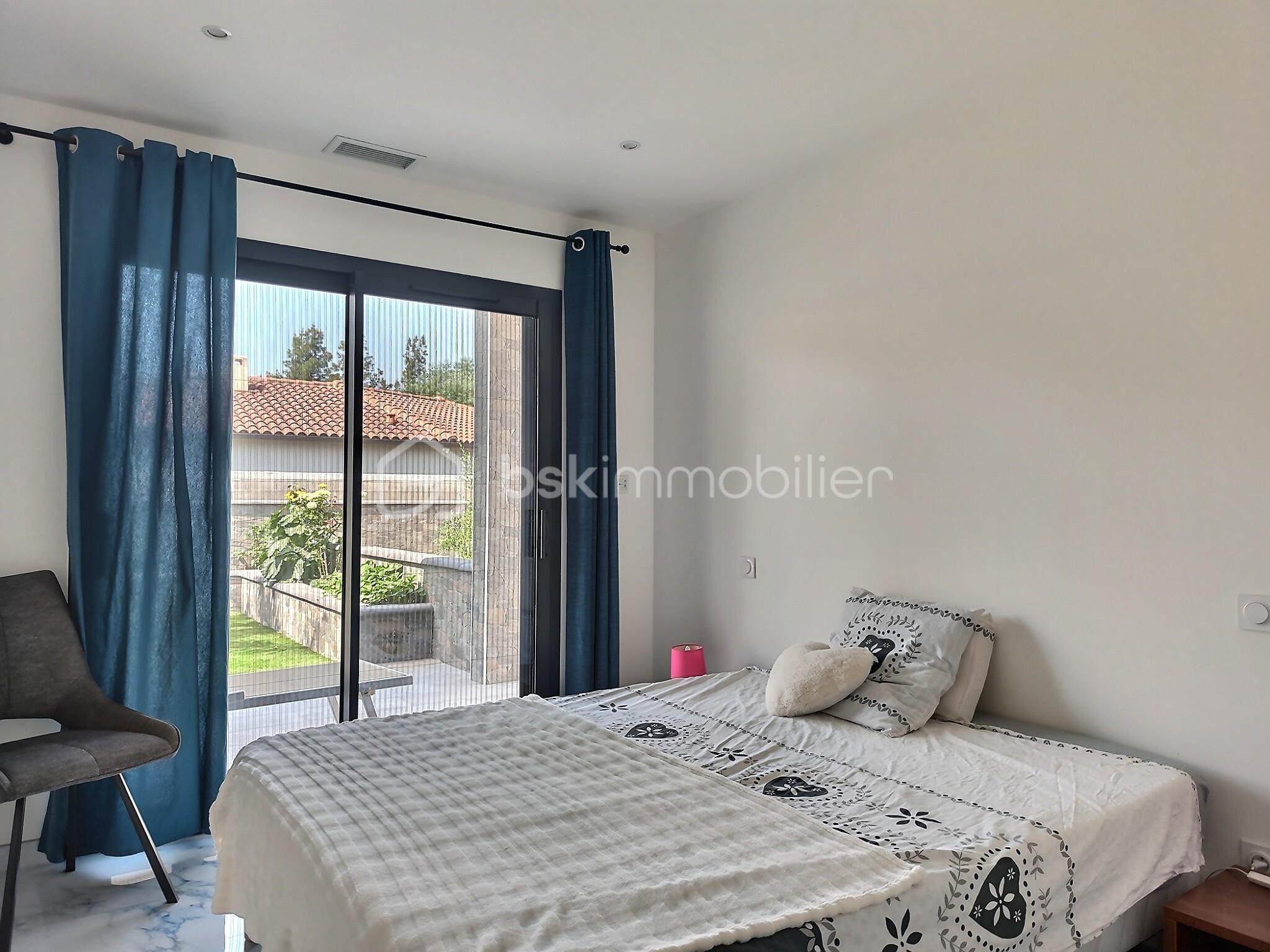 Maison contemporaine de 195 m² - exposio_132618170.jpg