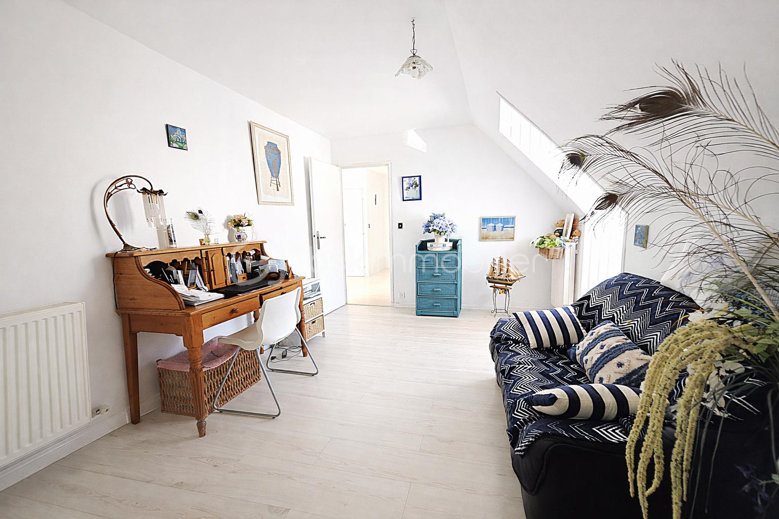 Chambre chaleureuse sous les toits.png