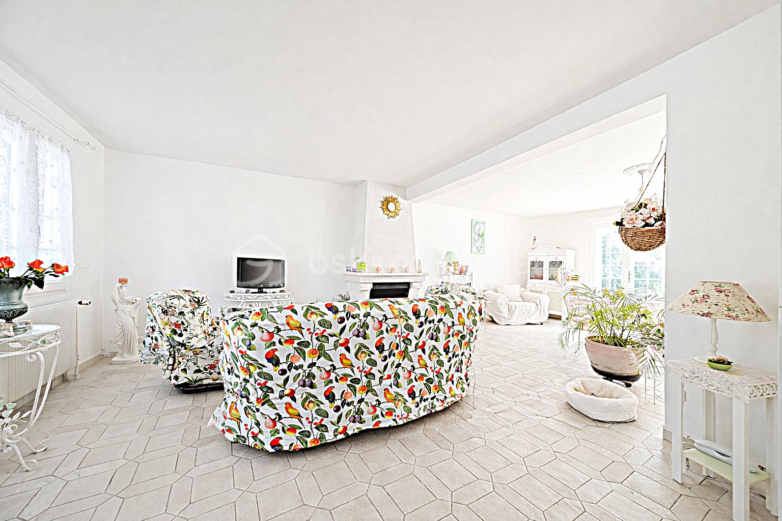 RICCIO SALON LUNINEUX.png