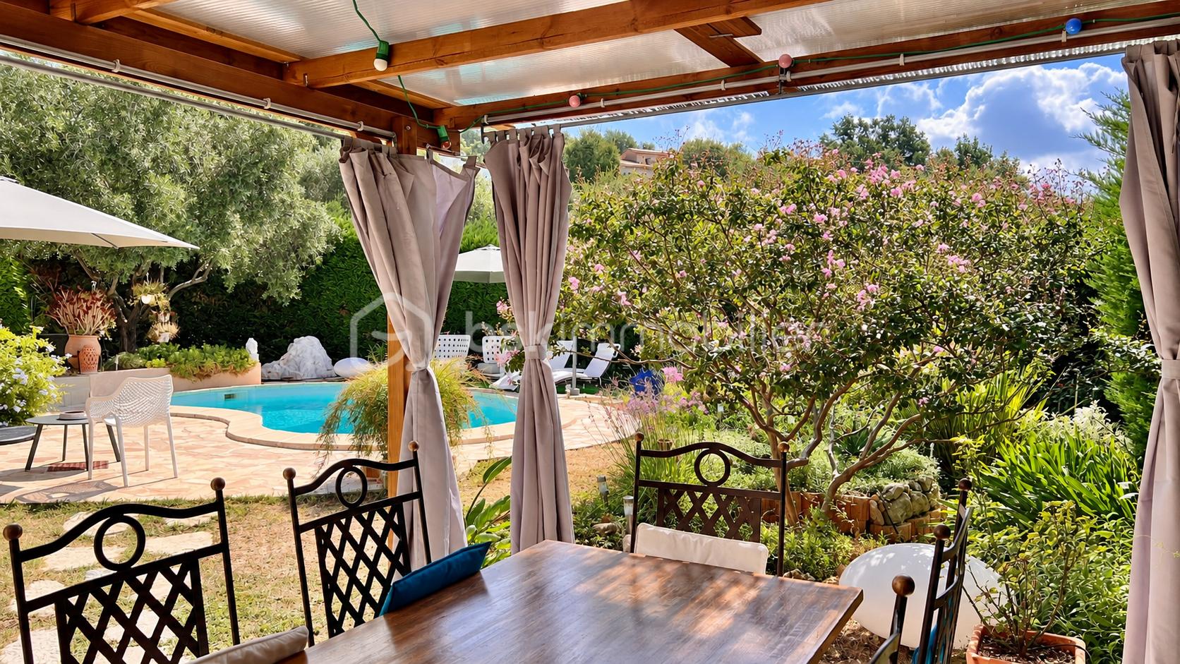 Vue naturelle sous une pergola fleurie-10.png