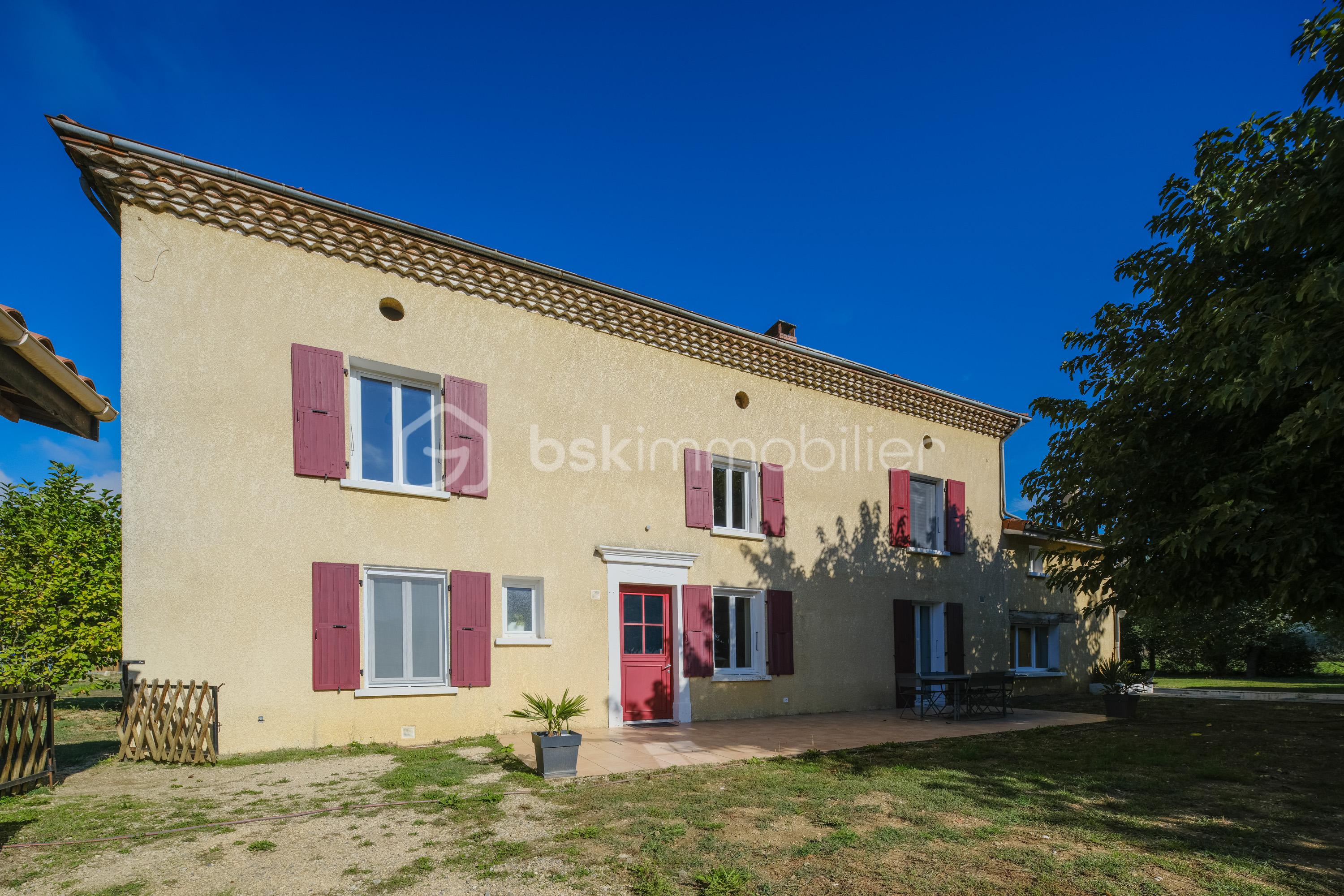 P facade cours.jpg
