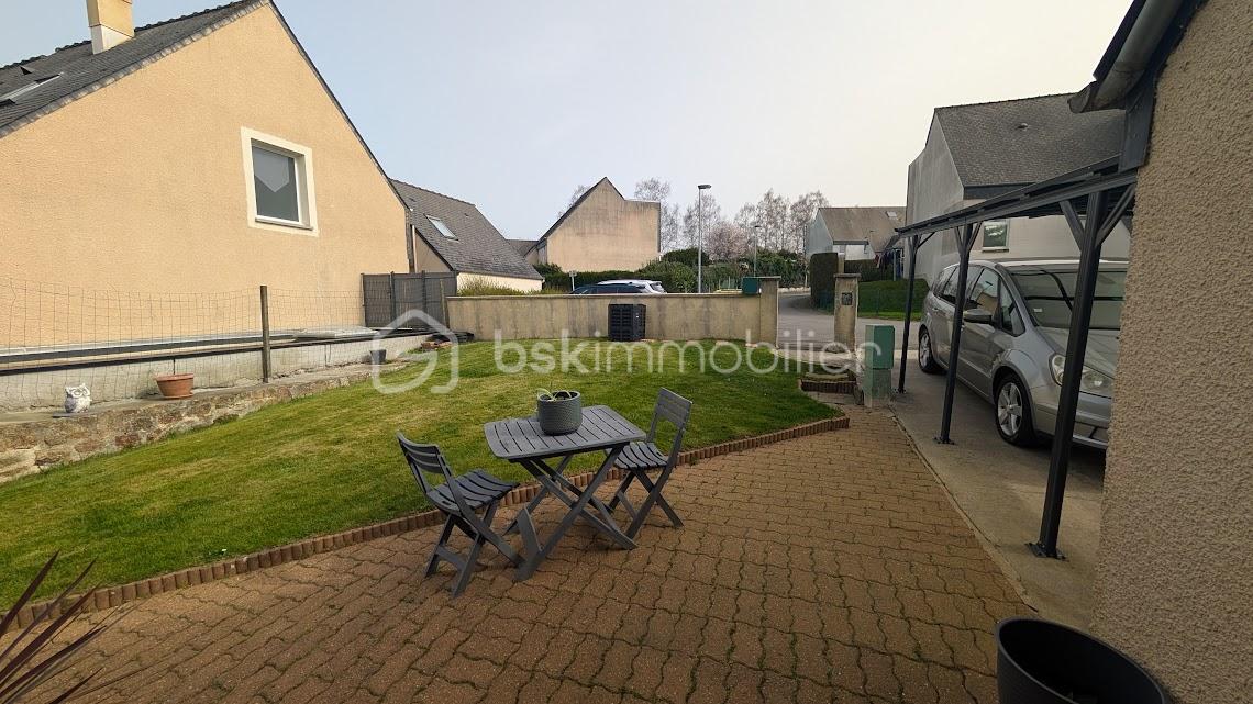 BENOIT DEVANT MAISON.jpg