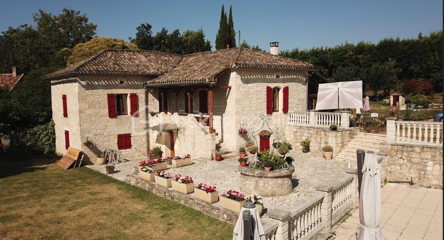 Maison de 251 m² - C5.JPG