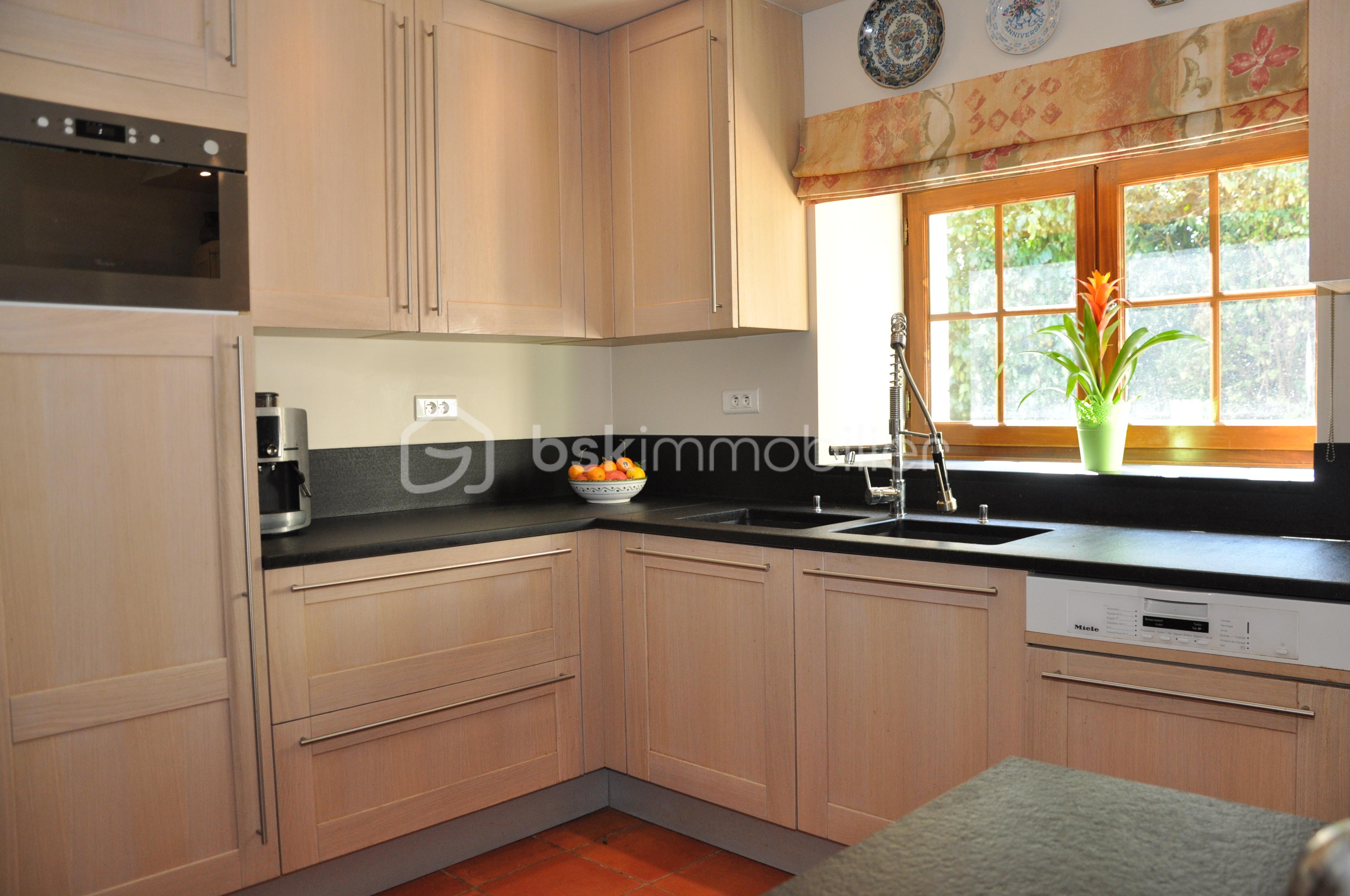 Maison de 251 m² - kitchen side fridge.JPG