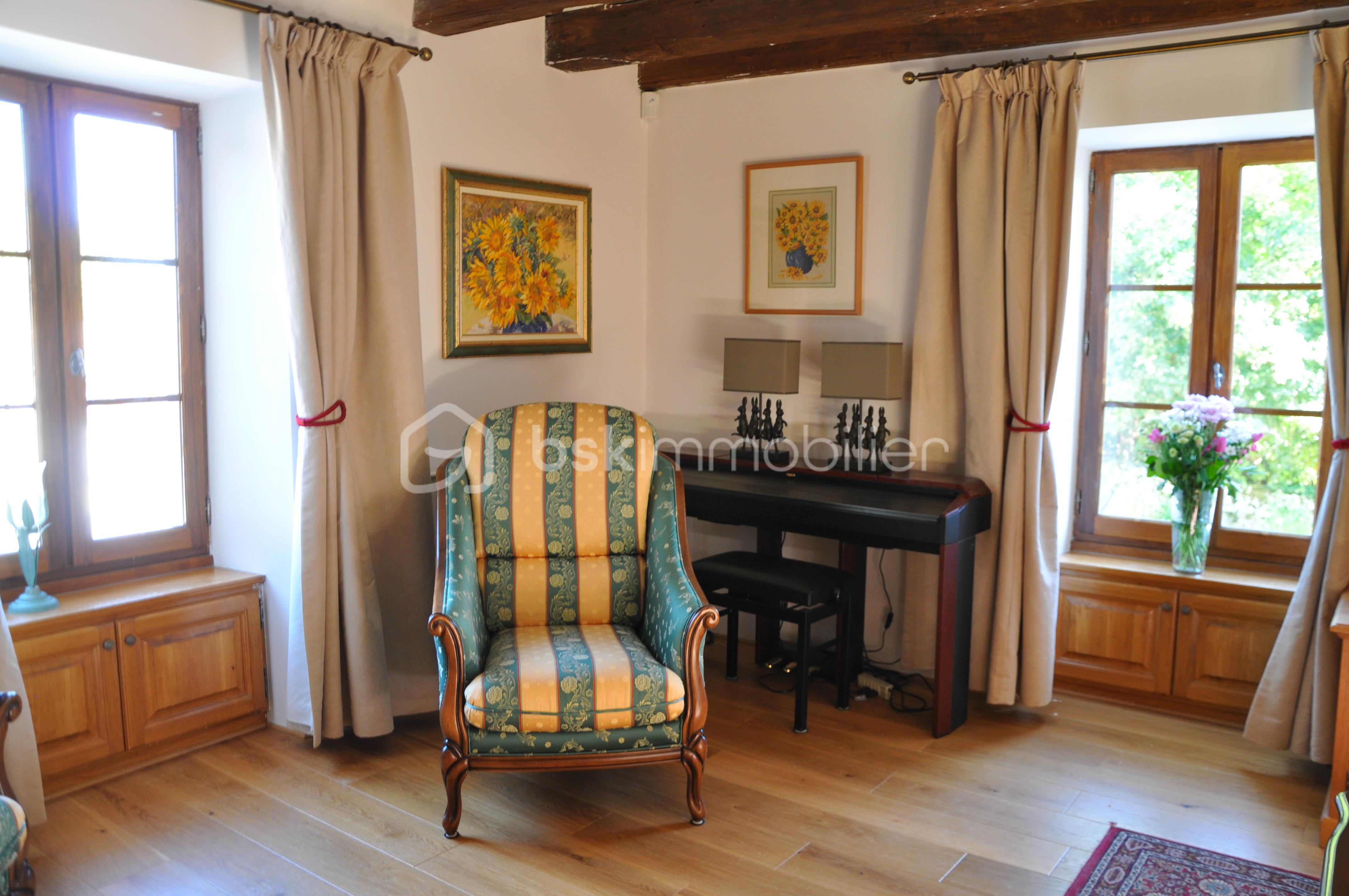 Maison de 251 m² - family room piano.JPG
