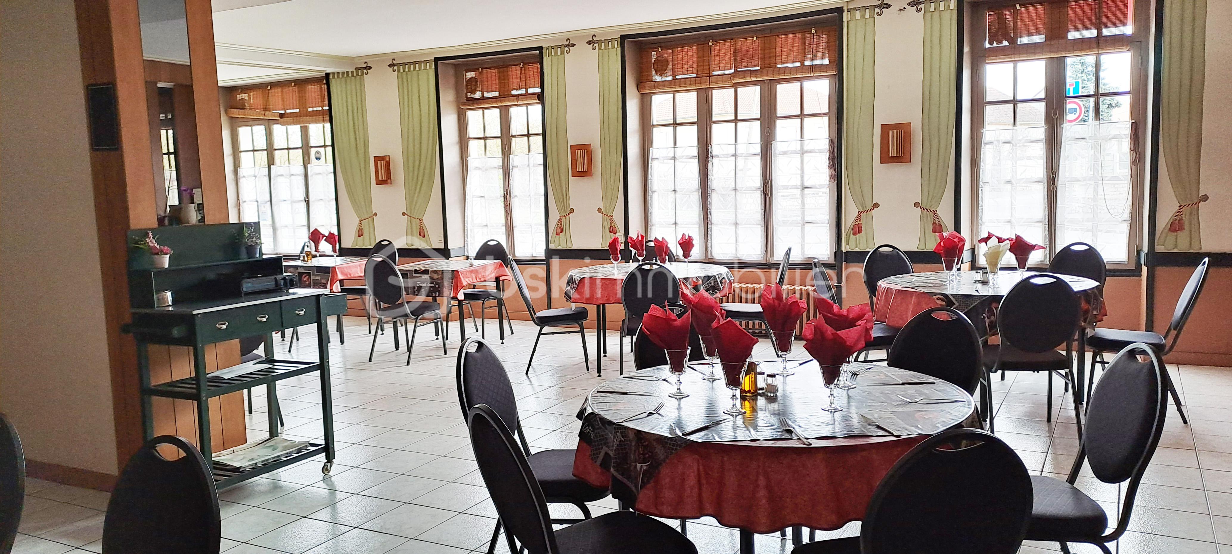 Local d activites de 650 m² - 06 141031 SALLE 2.jpg