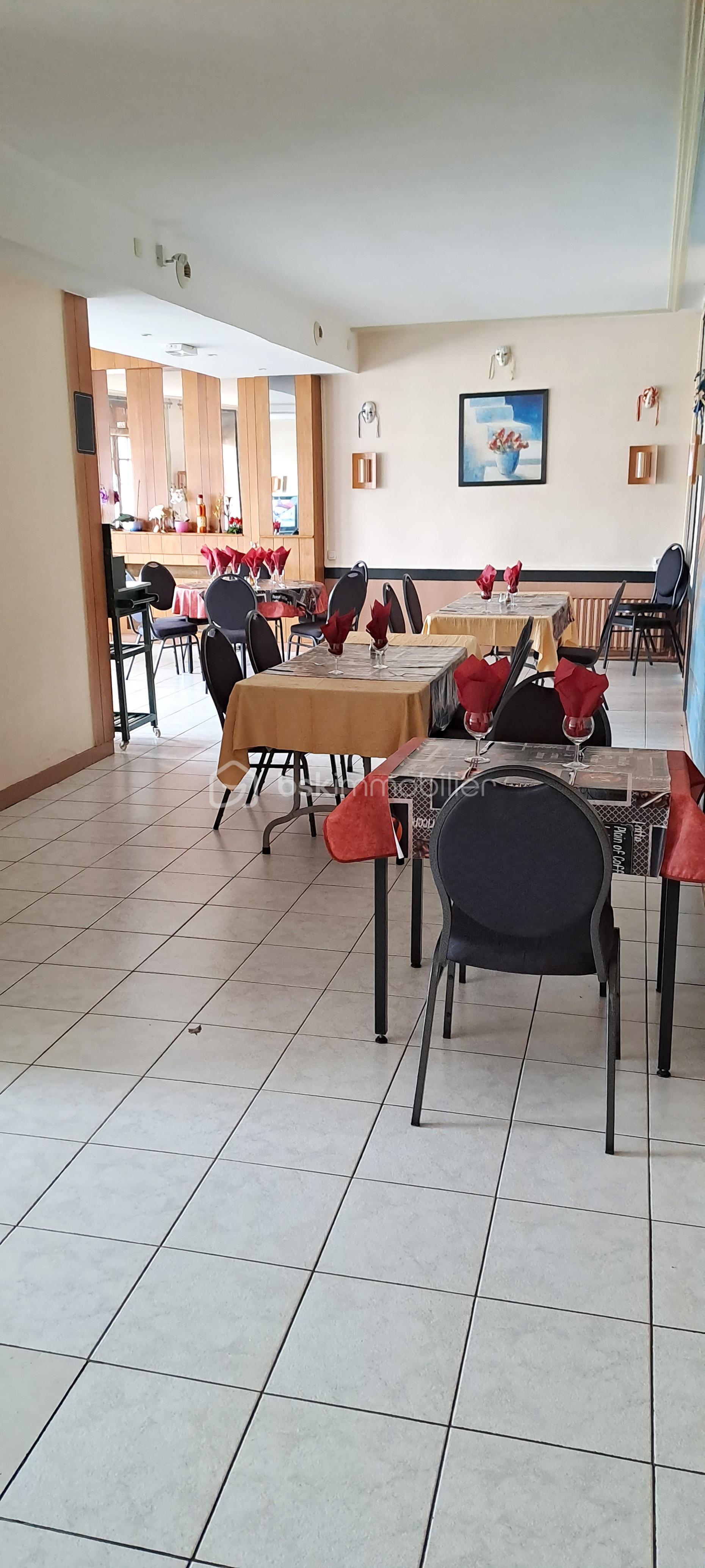 Local d activites de 650 m² - 08 141002 SALLE 4.jpg