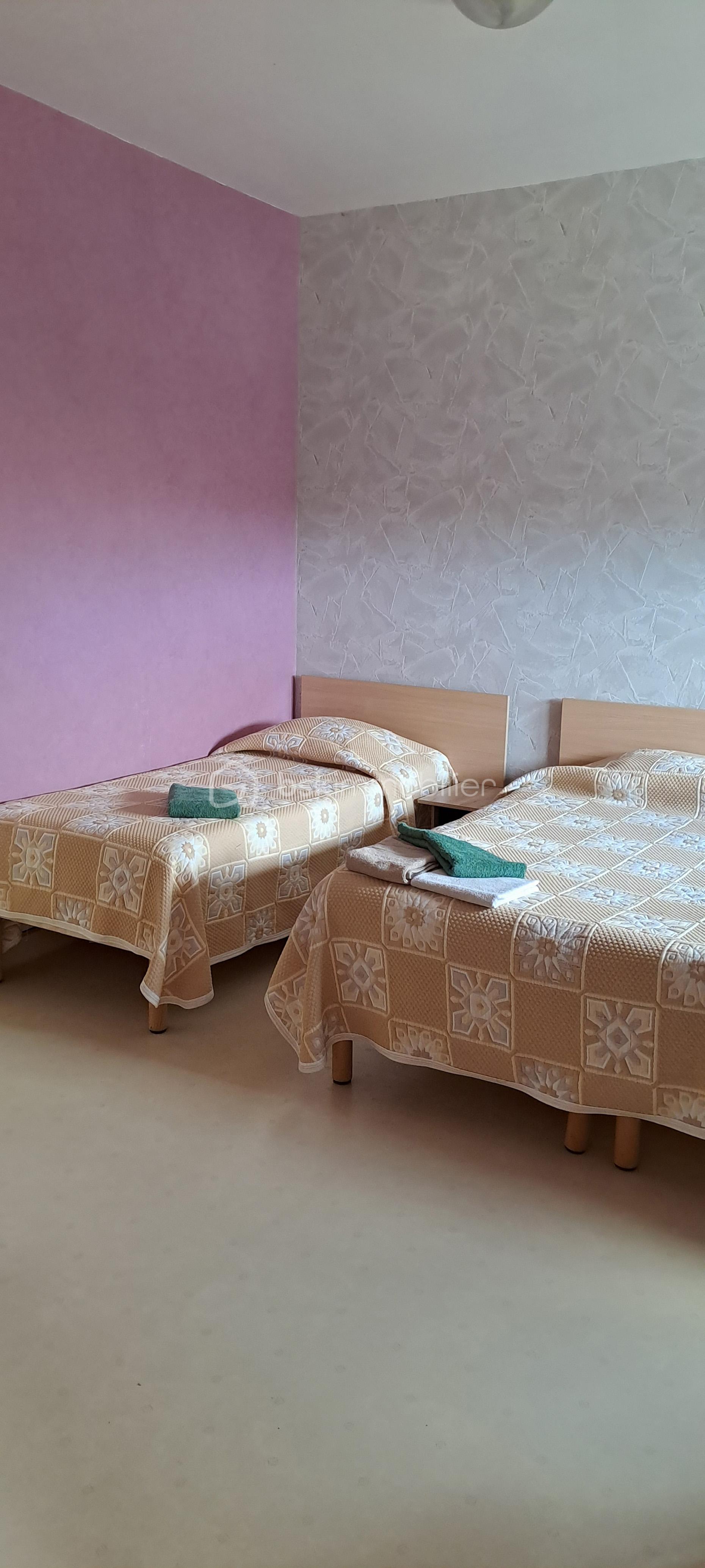 Local d activites de 650 m² - 12 142100 CHAMBRE 1.jpg