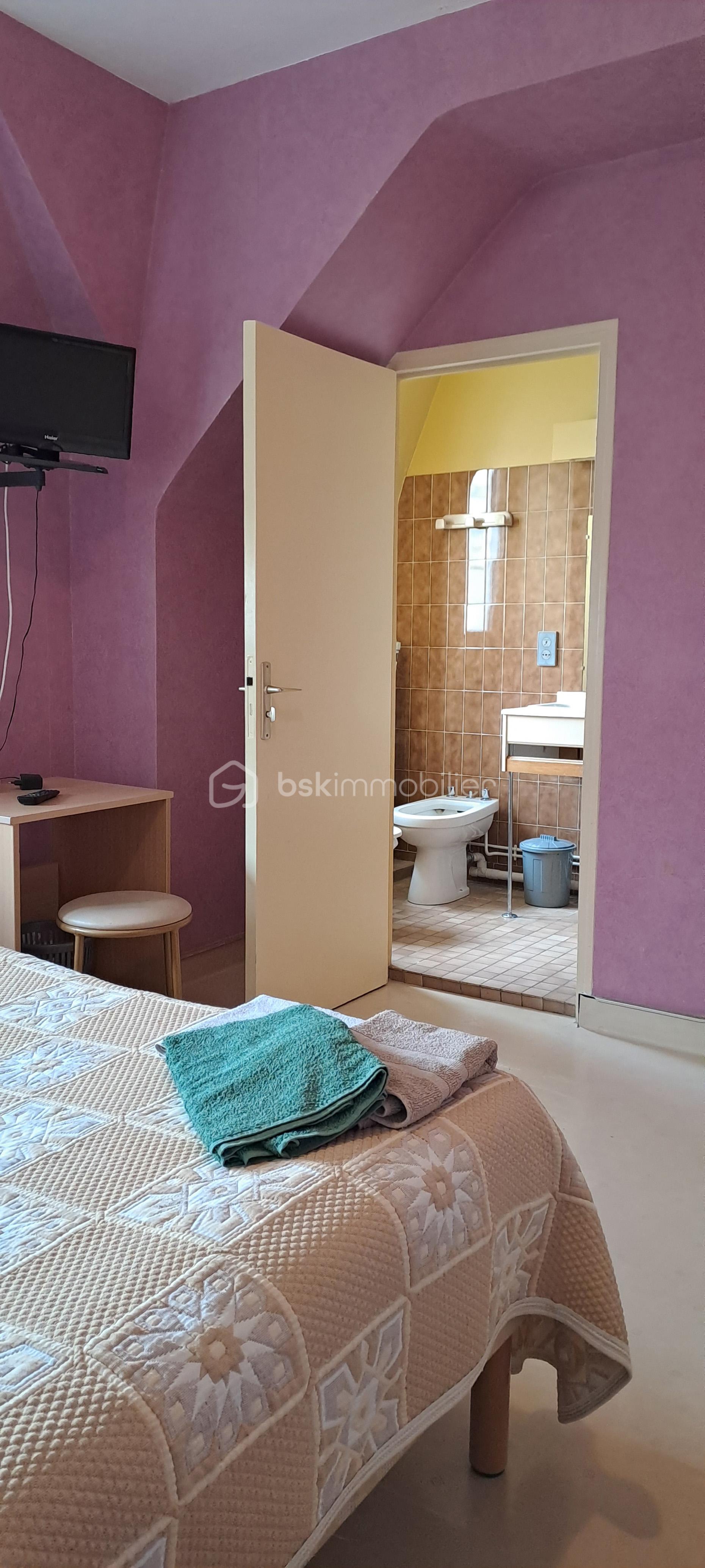 Local d activites de 650 m² - 13 142133 CHAMBRE 2.jpg