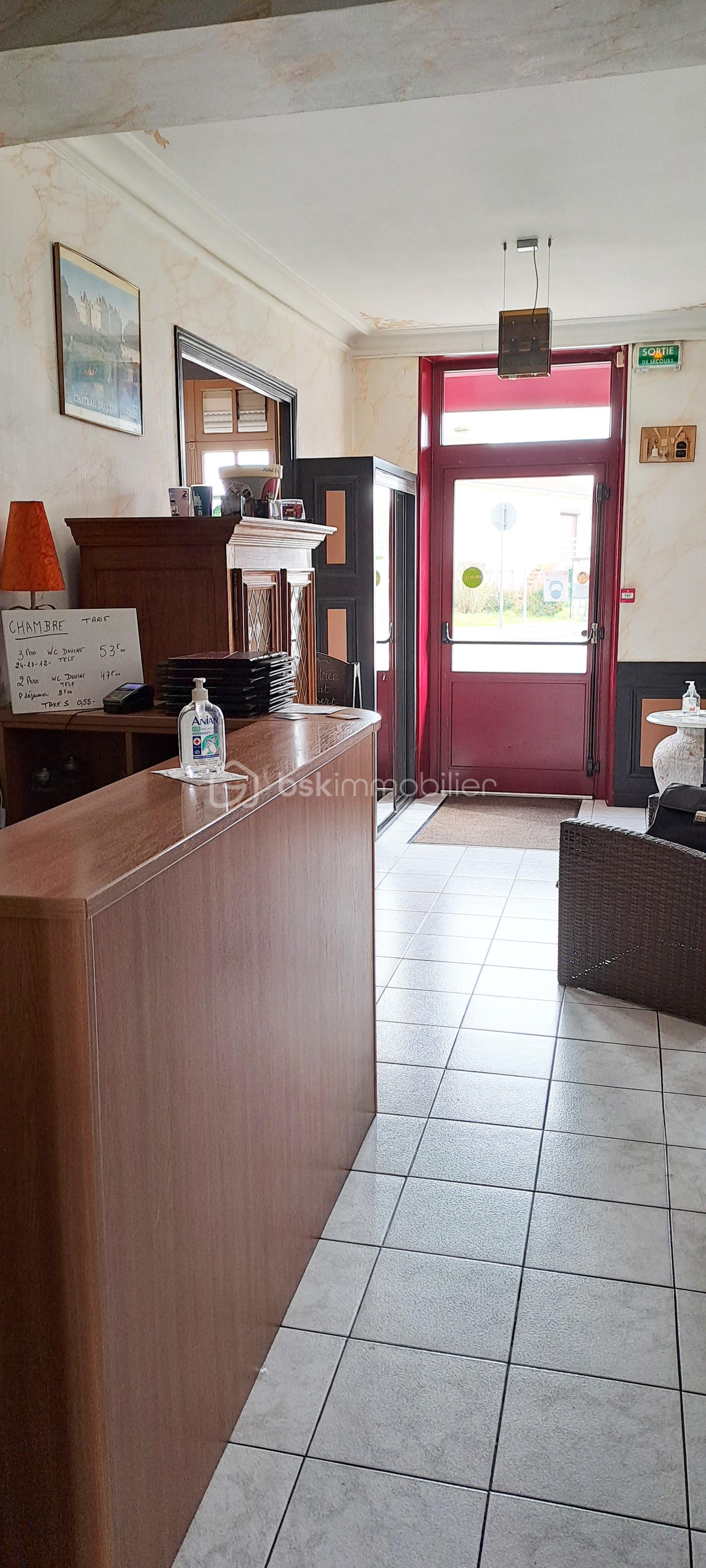 Local d activites de 650 m² - 02 141608 ENTREE.jpg