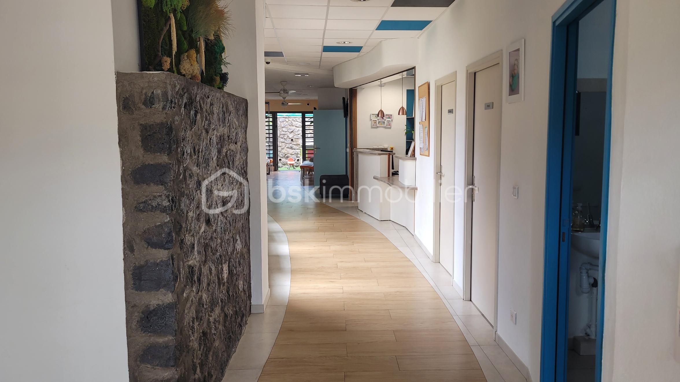 Local d activites de 155 m² - 217428-02.jpg