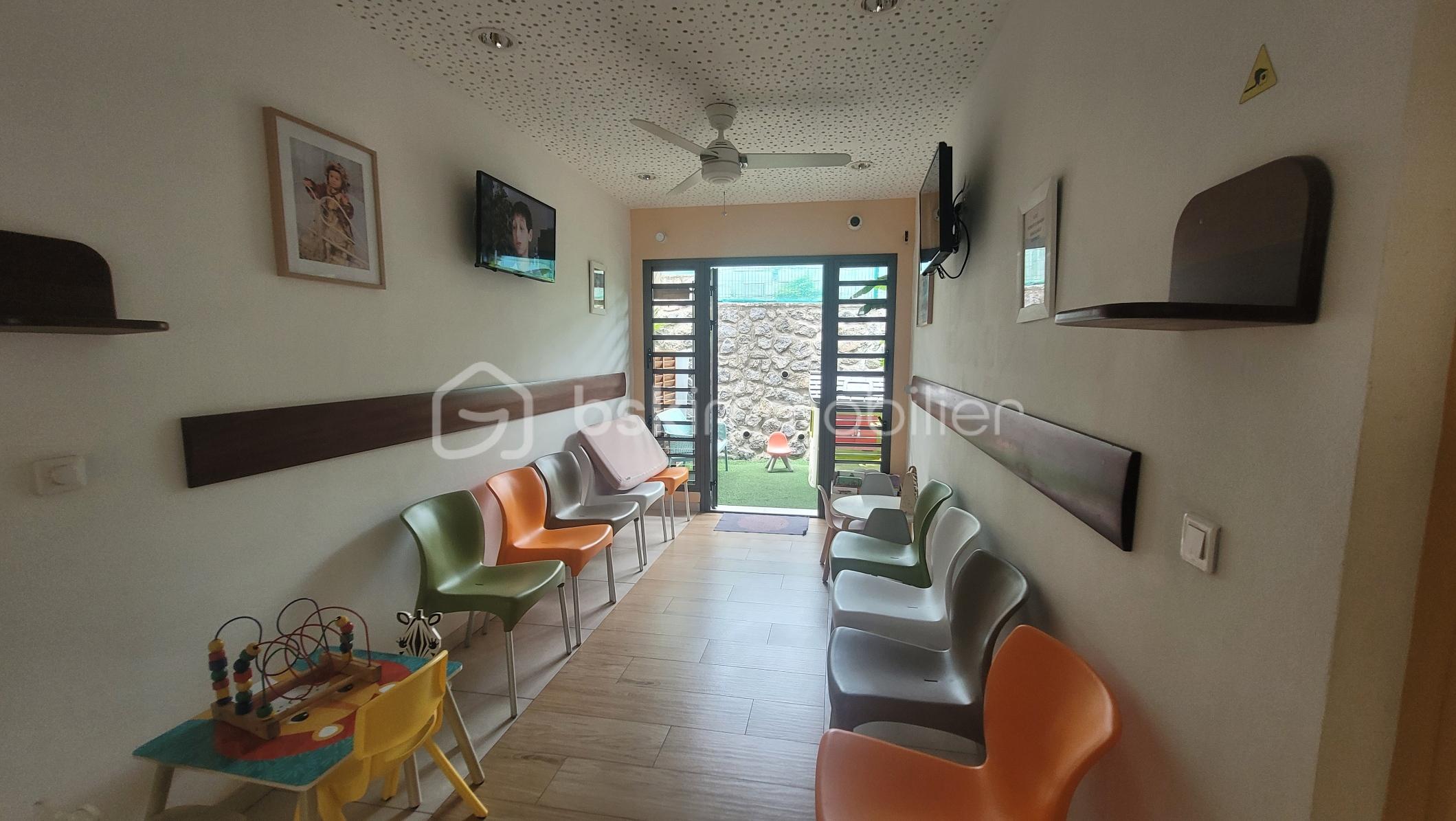 Local d activites de 155 m² - 217428-18.jpg