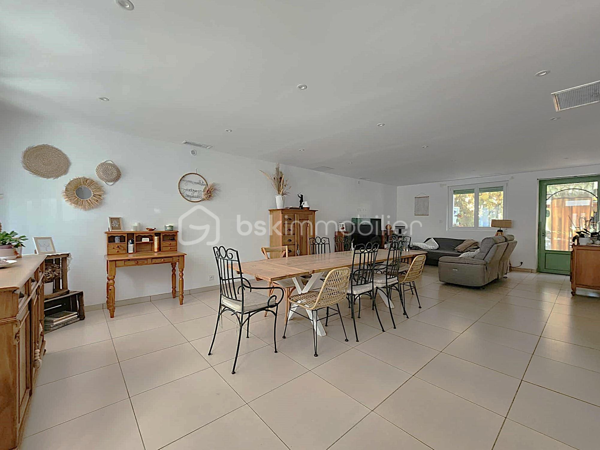 Maison de 246 m² - 5c48e552-a290-4117-8a3f-57f8163c7954.jpg