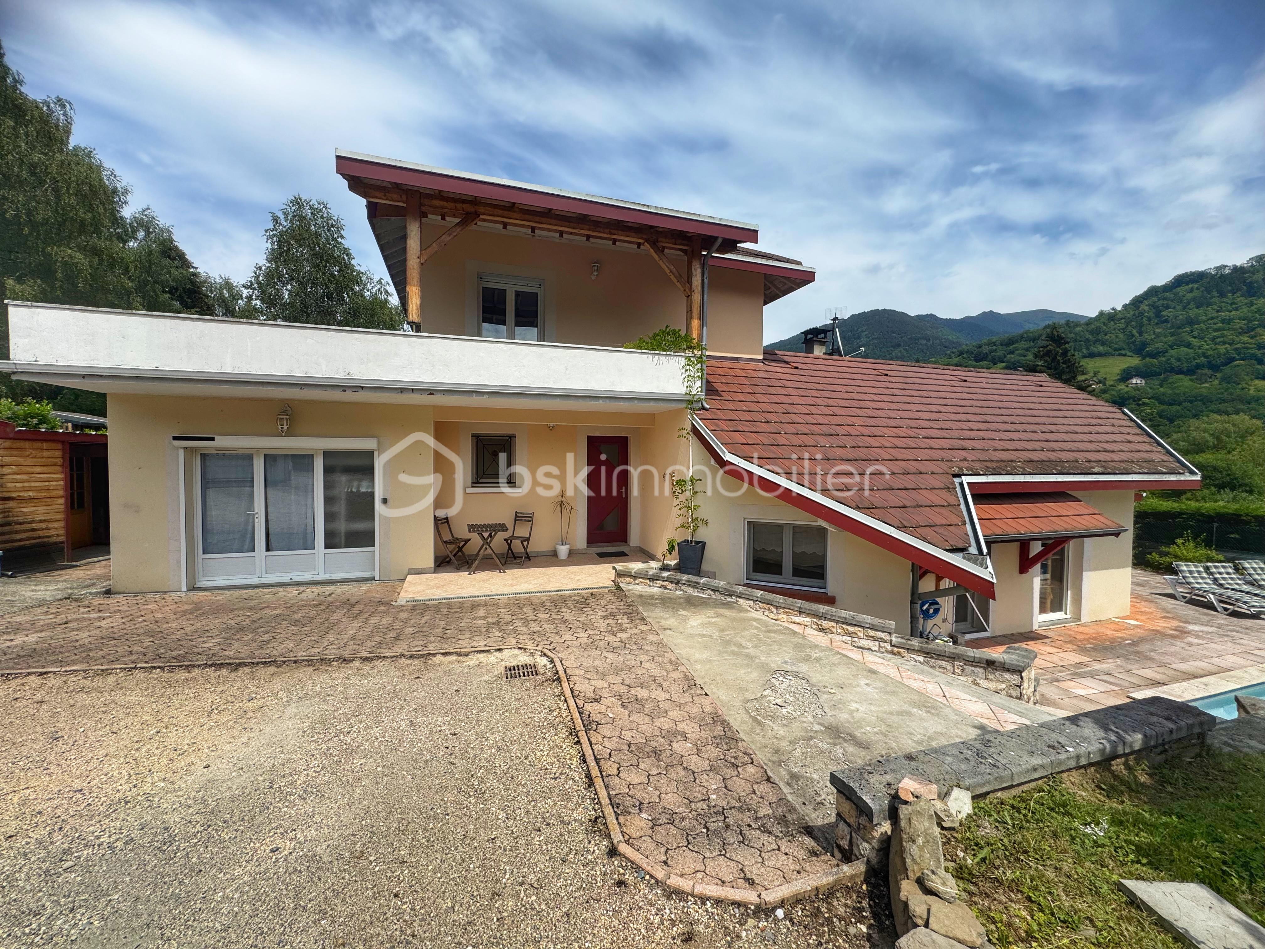 MAISON VUE EXT.jpeg