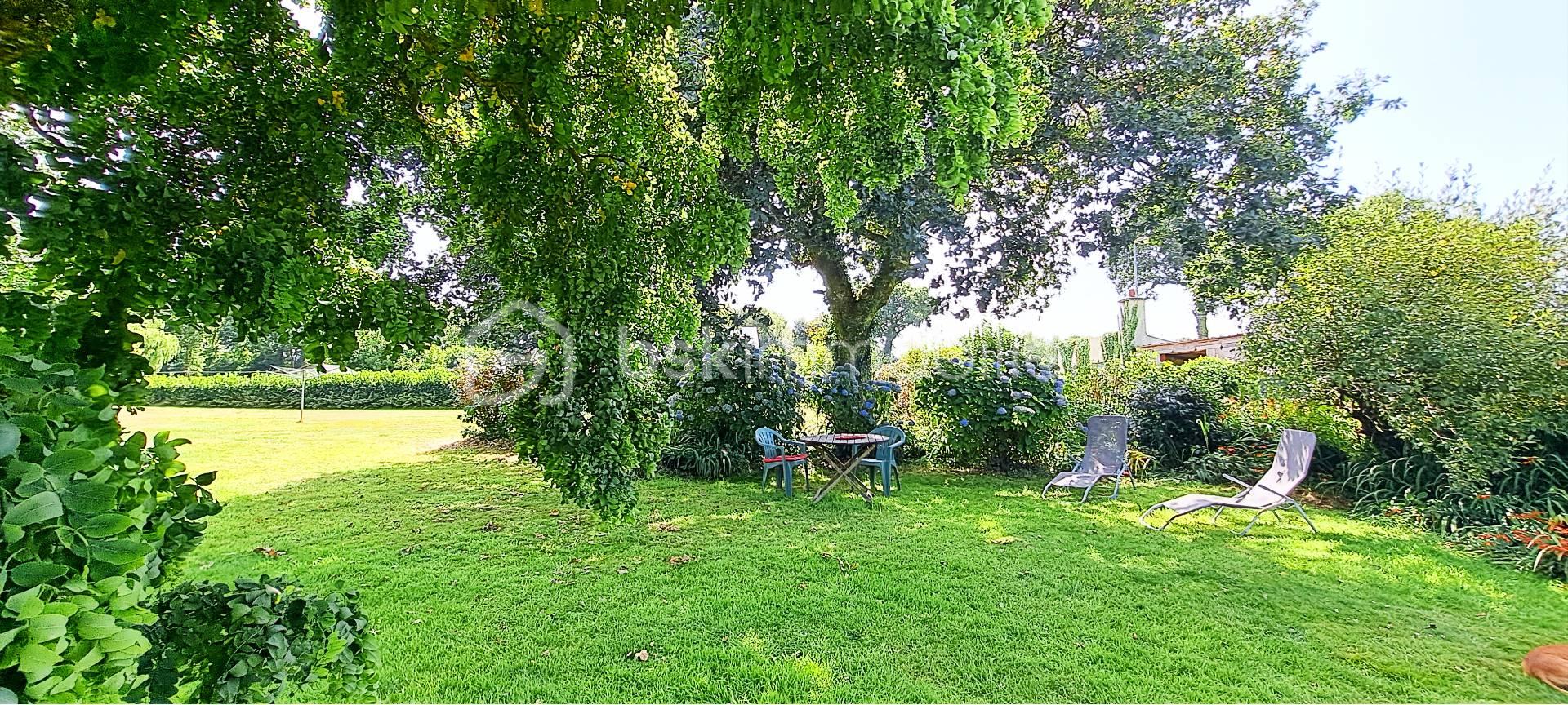 Maison en pierre de 68 m² - jardin 1.jpg