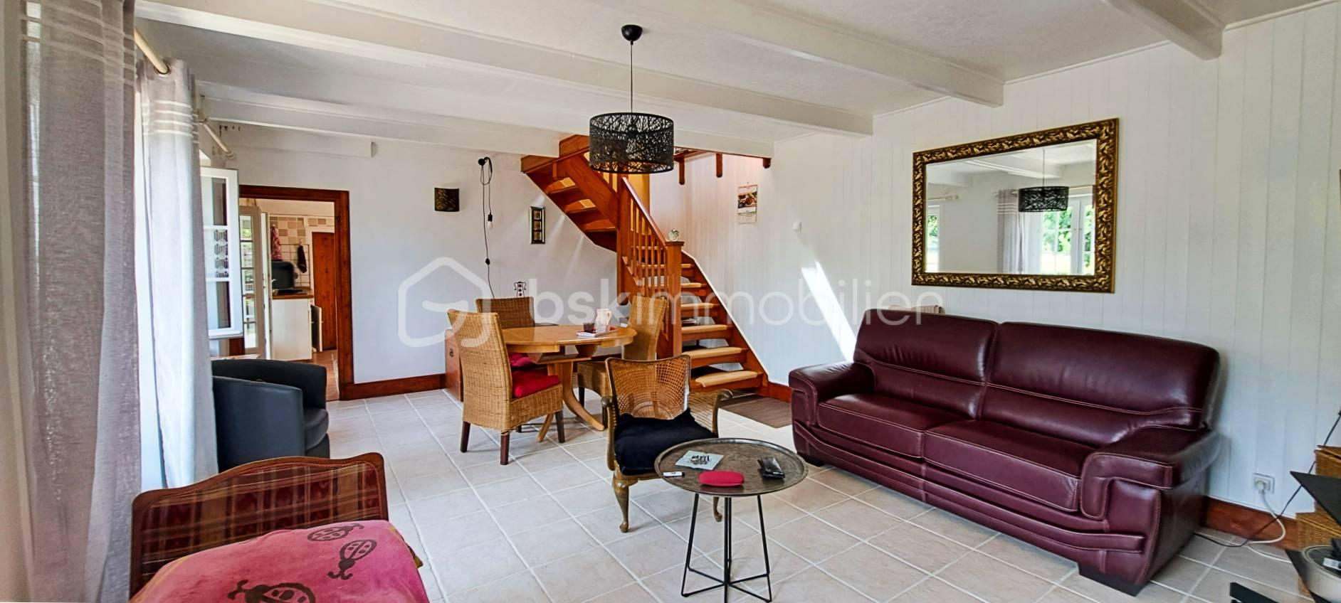 Maison en pierre de 68 m² - salon séjour 2.jpg