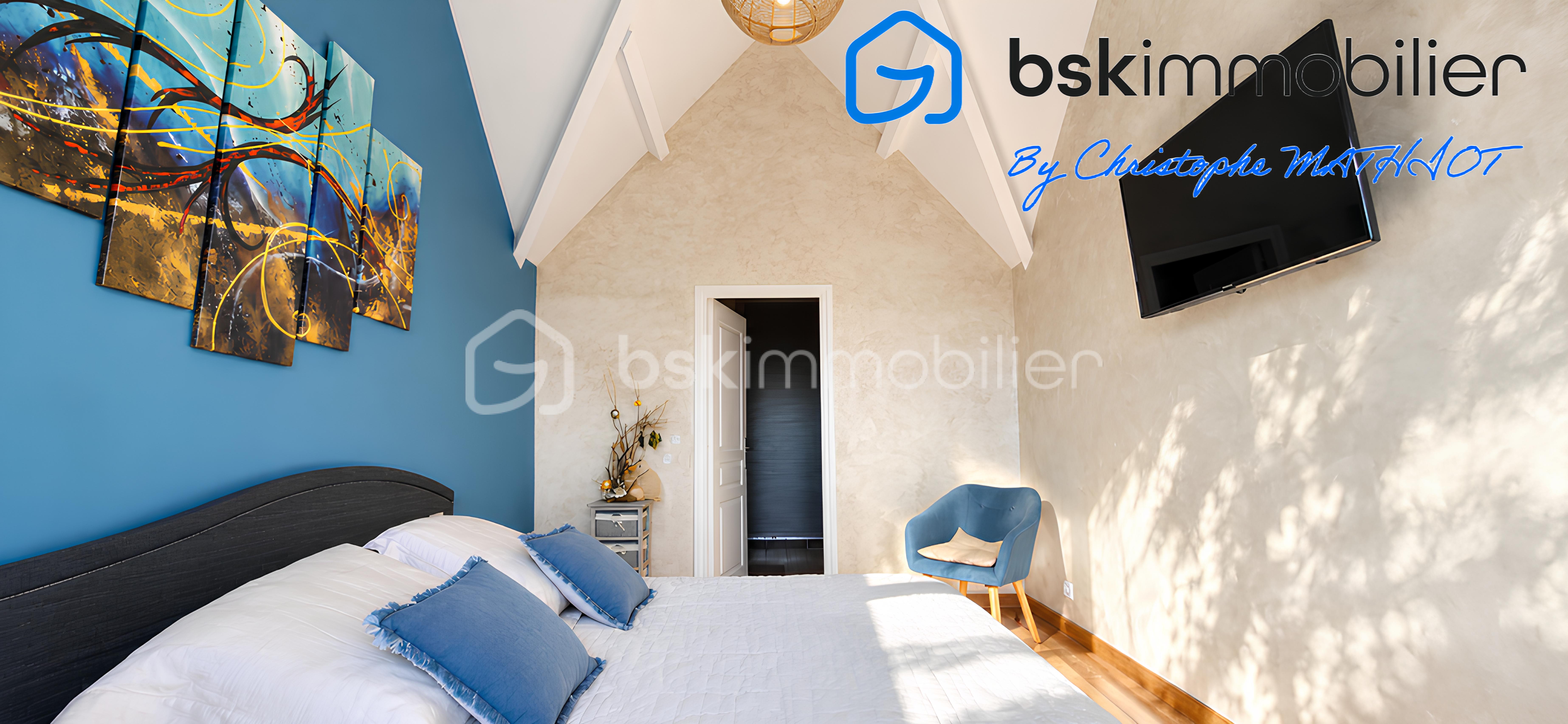 Chambre mansardée baignée de soleil.png