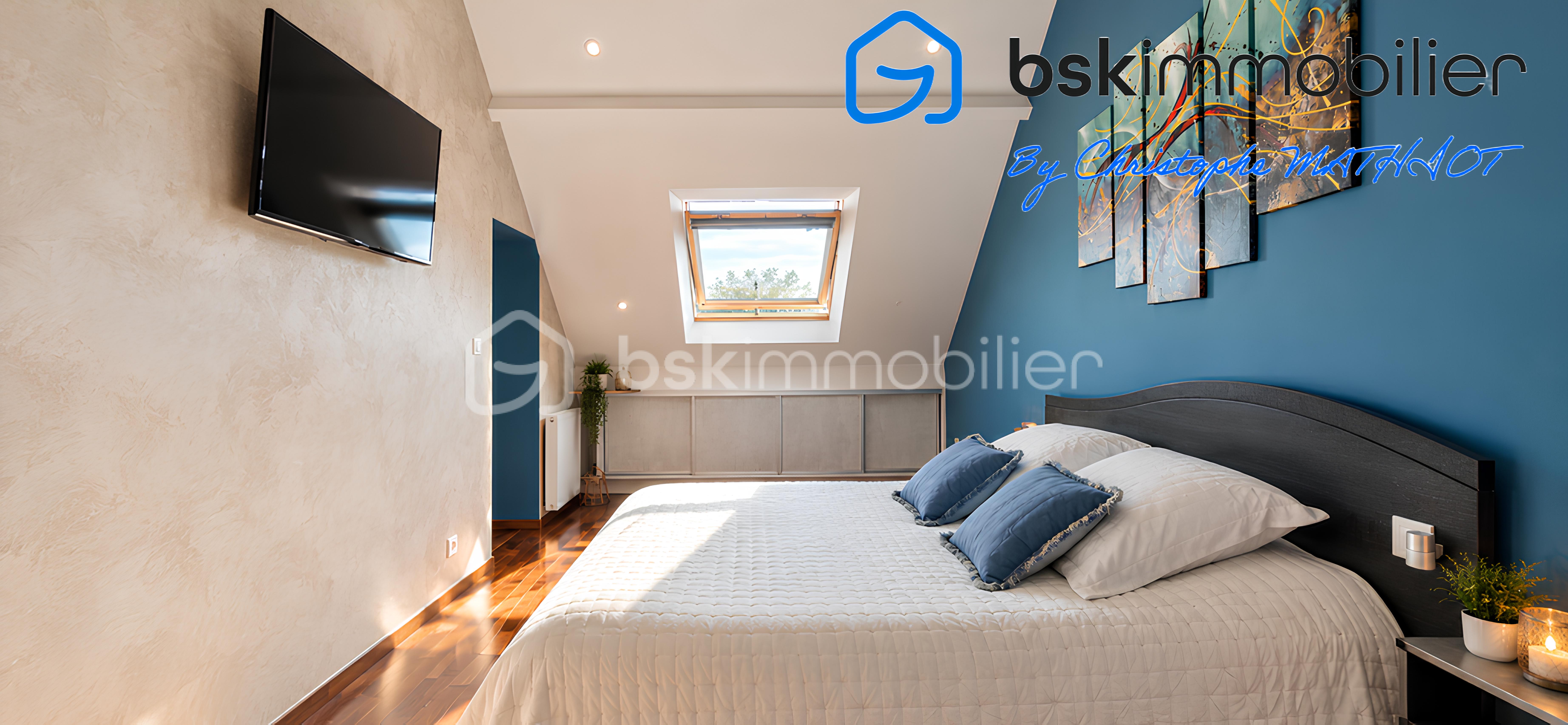 Chambre mansardée moderne aux accents bleus.png