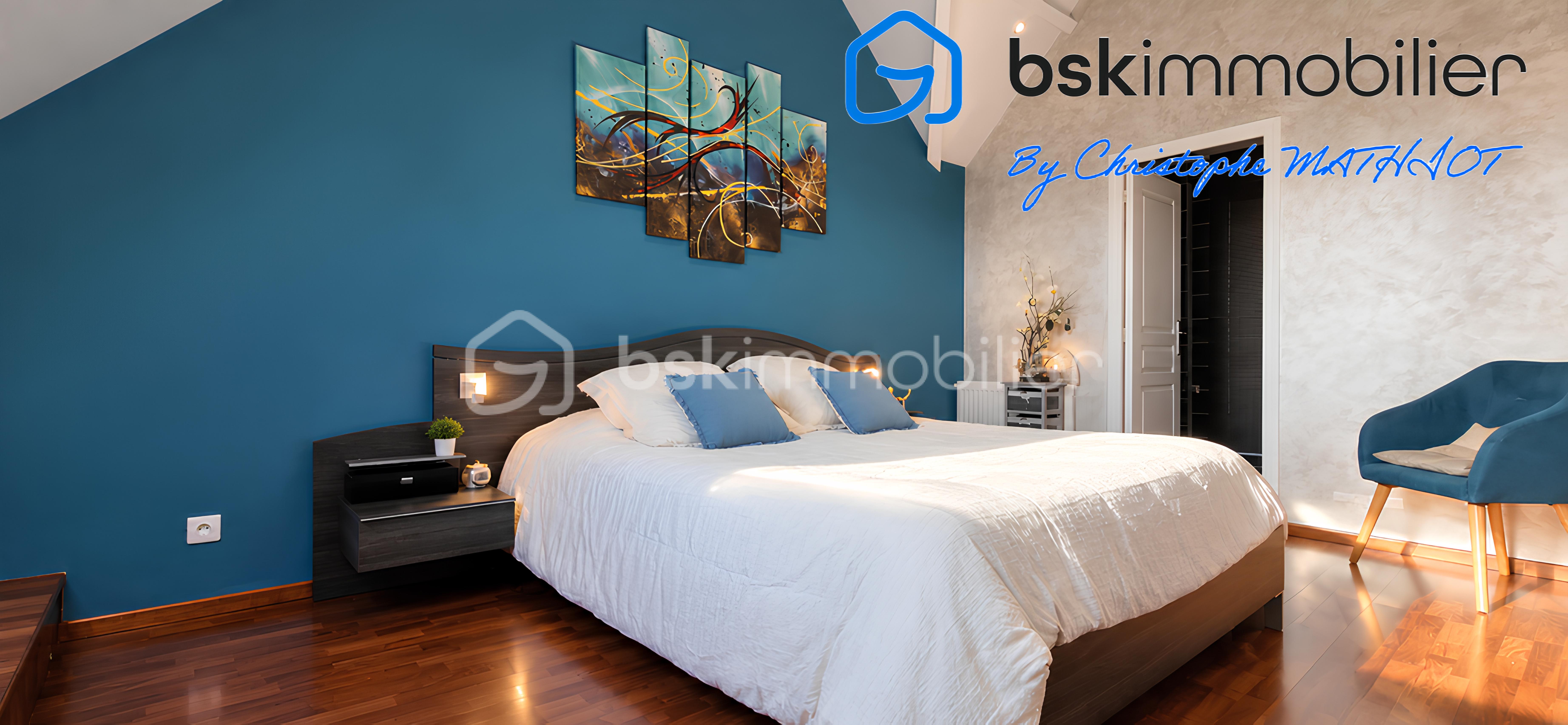 Chambre mansardée aux accents bleu canard.png