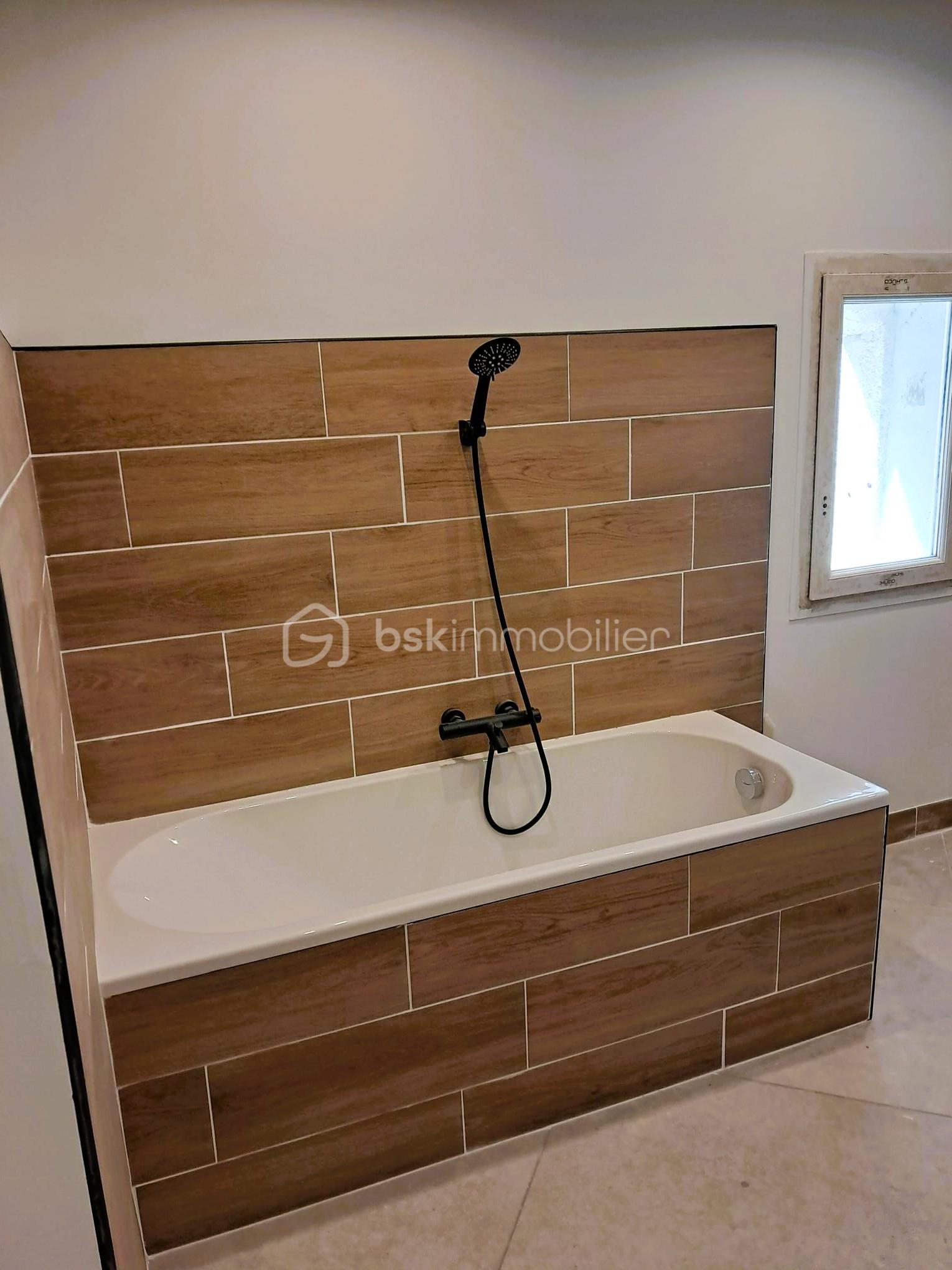 Maison ancienne de 180 m² - 19-baignoire.jpg