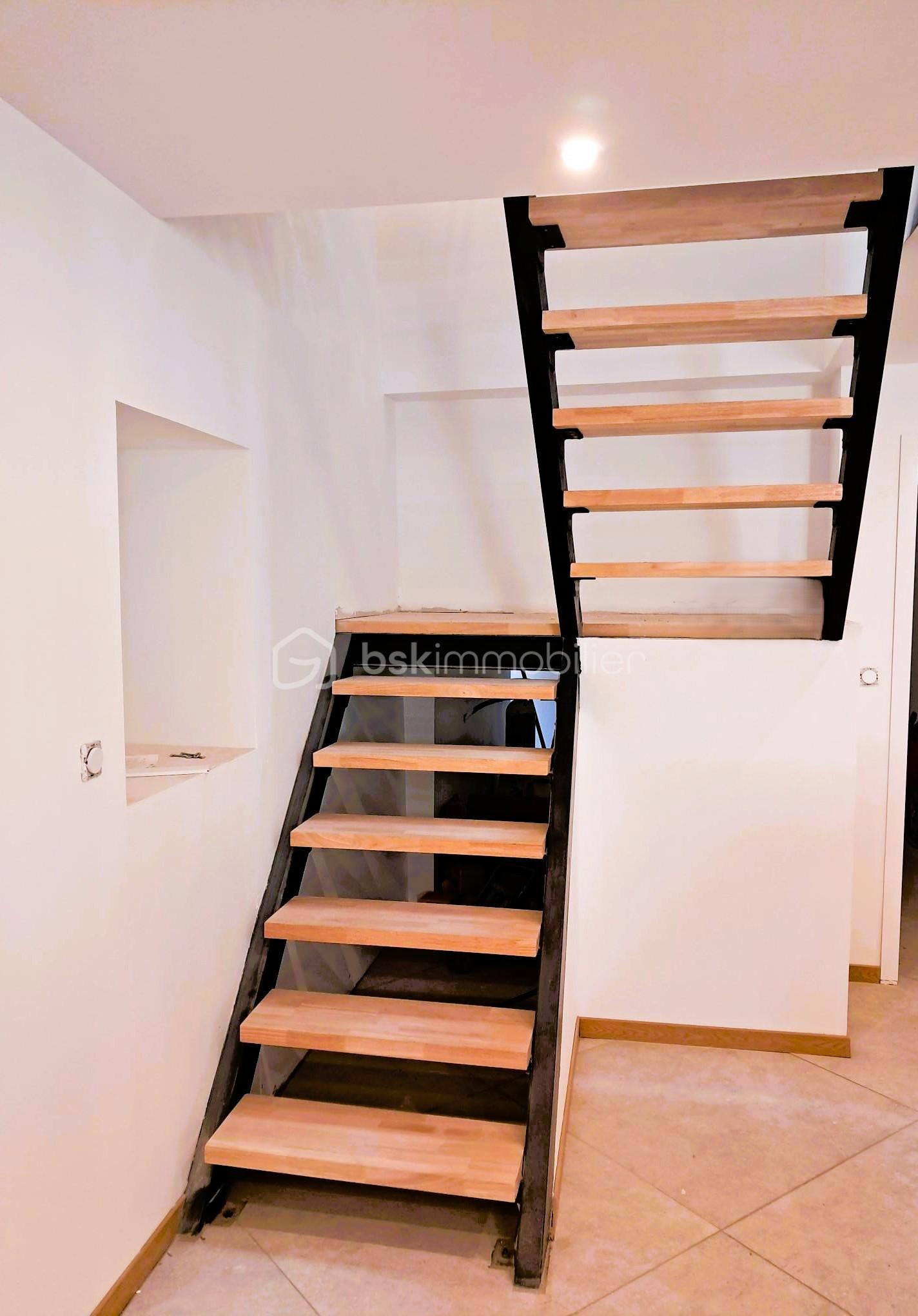 Maison ancienne de 180 m² - 11b-montée escalier.jpg