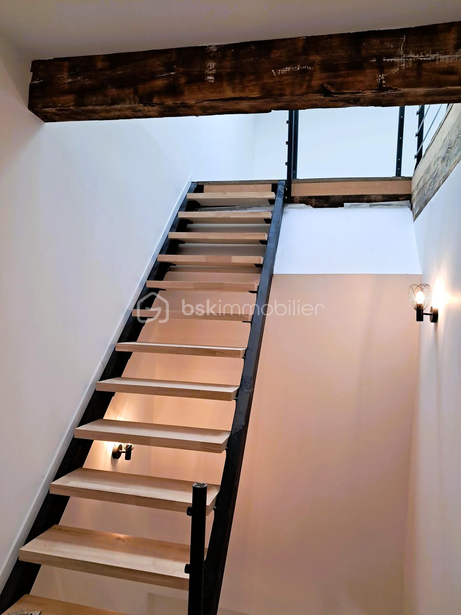 Maison ancienne de 180 m² - 11- montée escalier.jpg