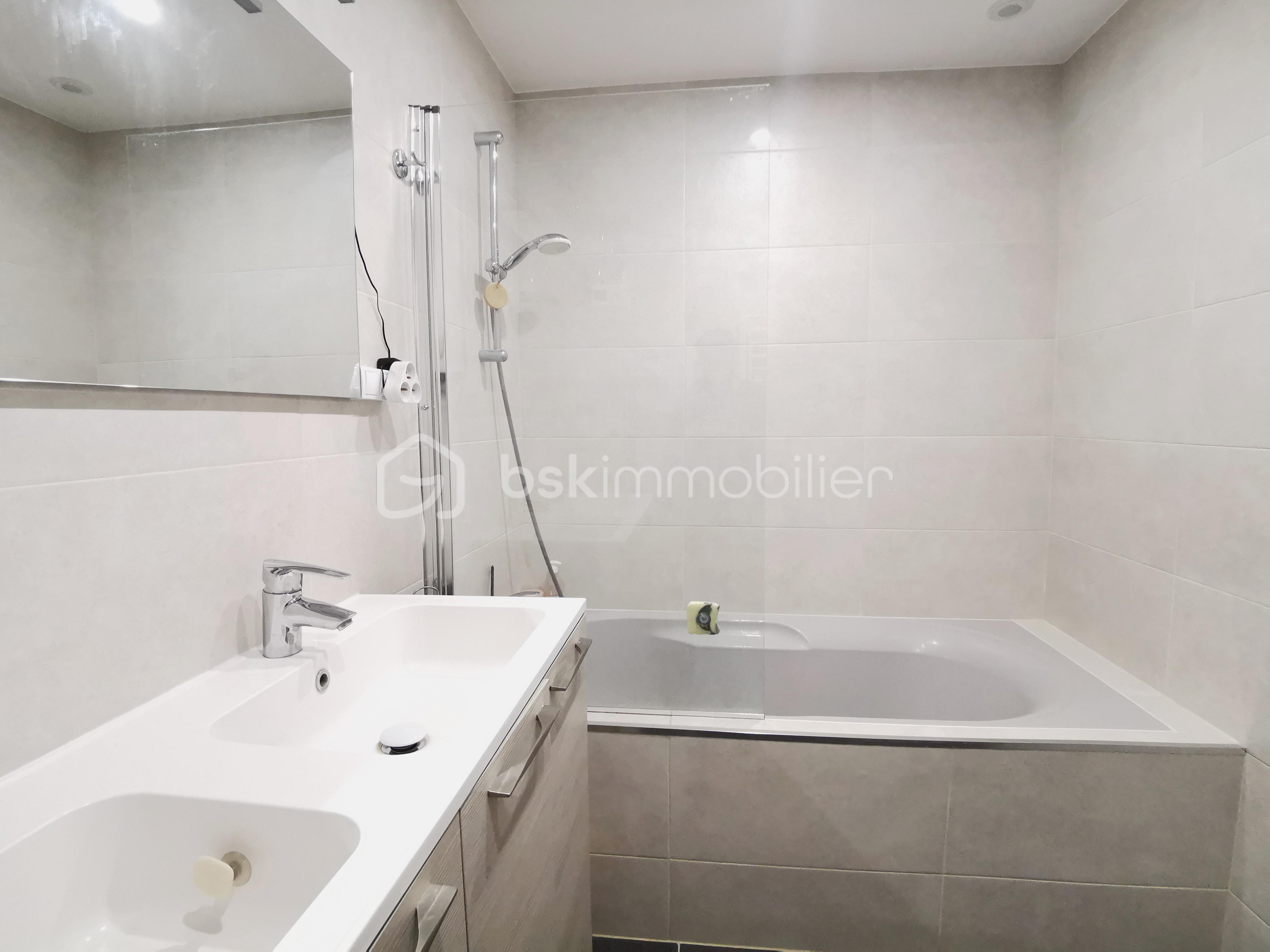 Appartement de 89,50 m² - 14-SDB2.jpg