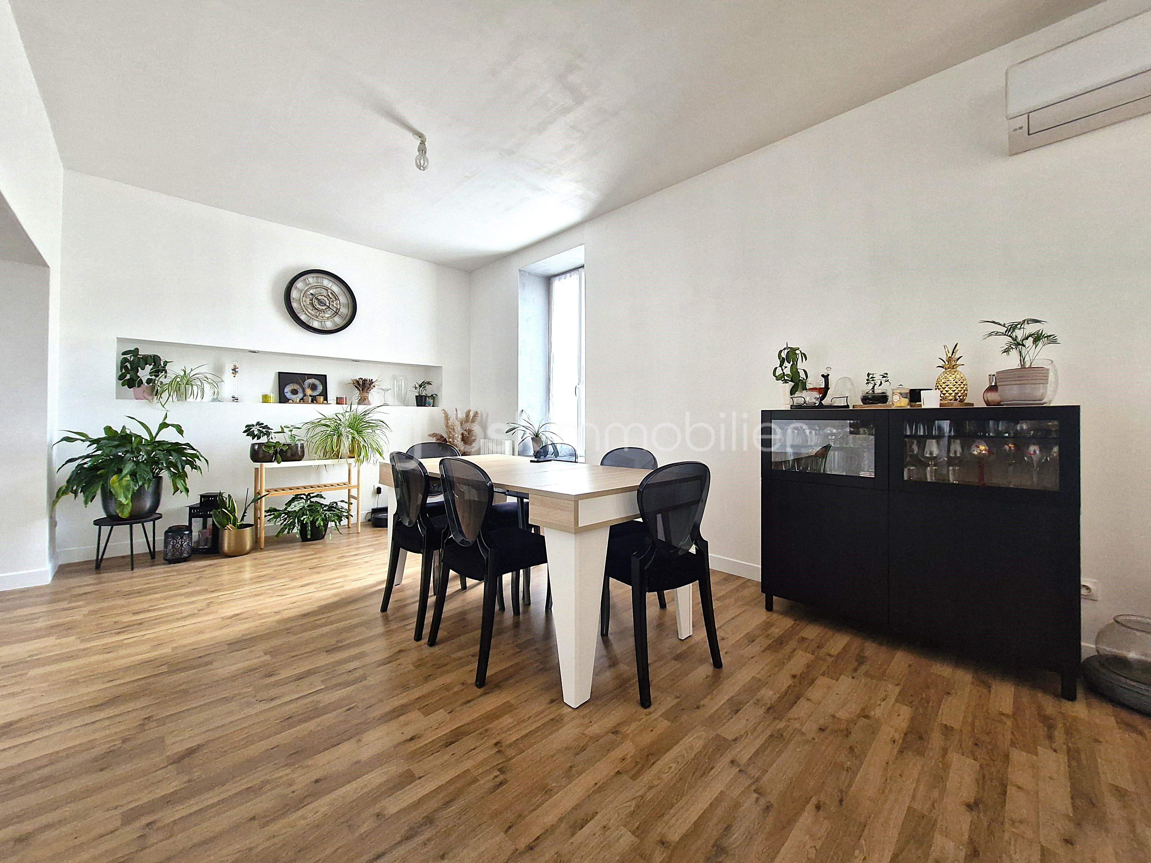 Immeuble mixte de 303 m²