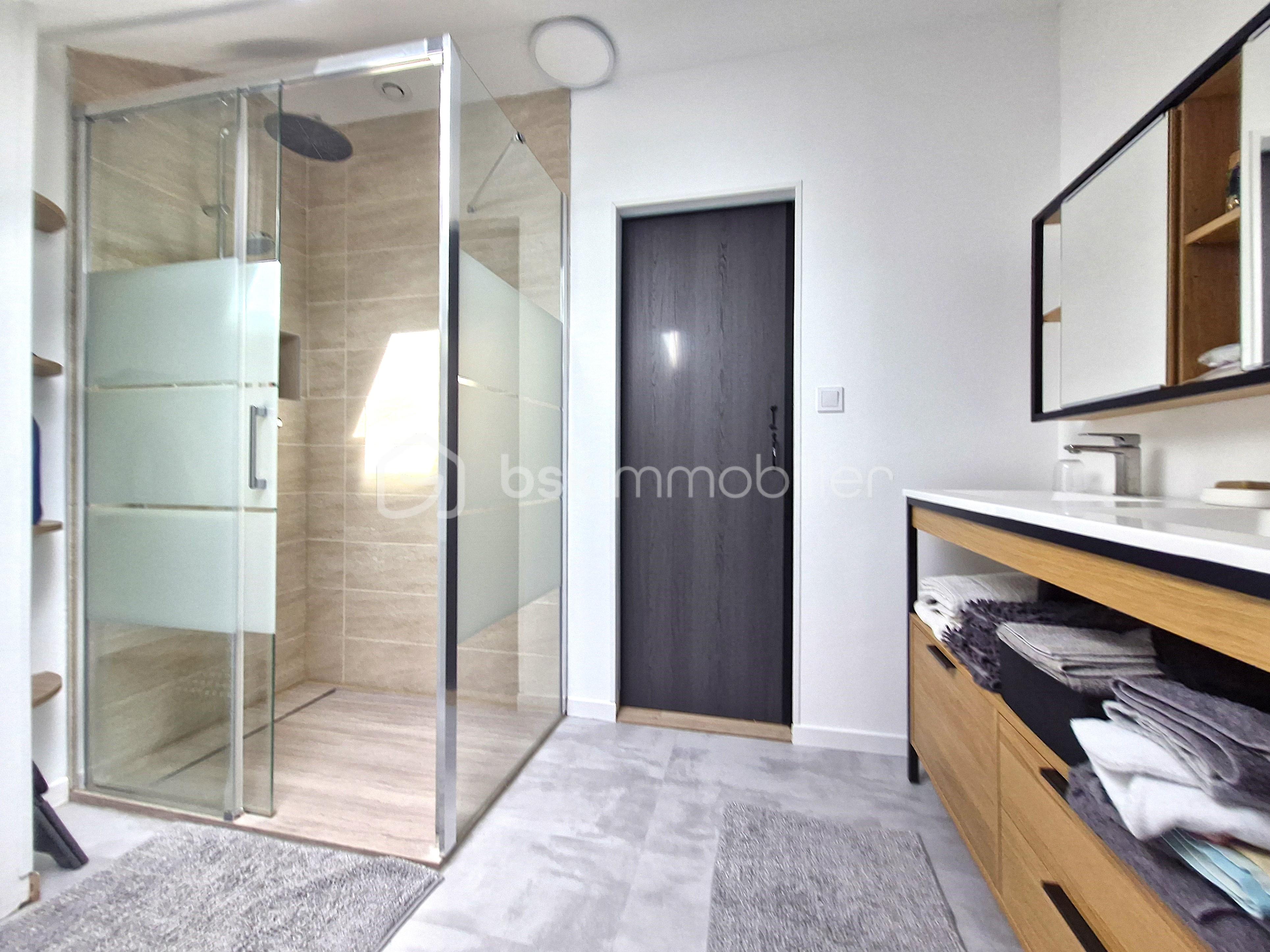 Immeuble mixte de 303 m² - 2e_douche.jpg