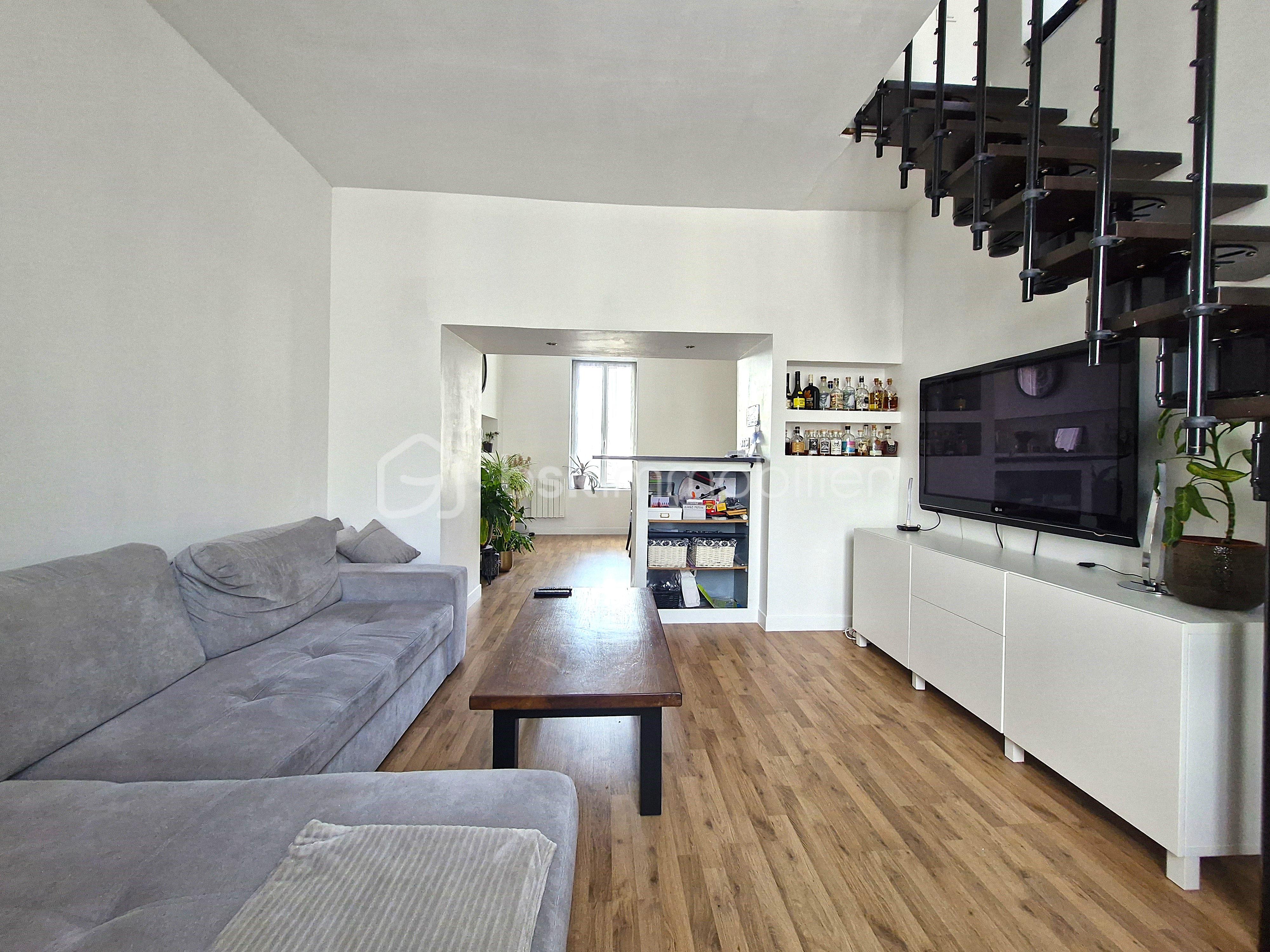 Immeuble mixte de 303 m² - salon.jpg