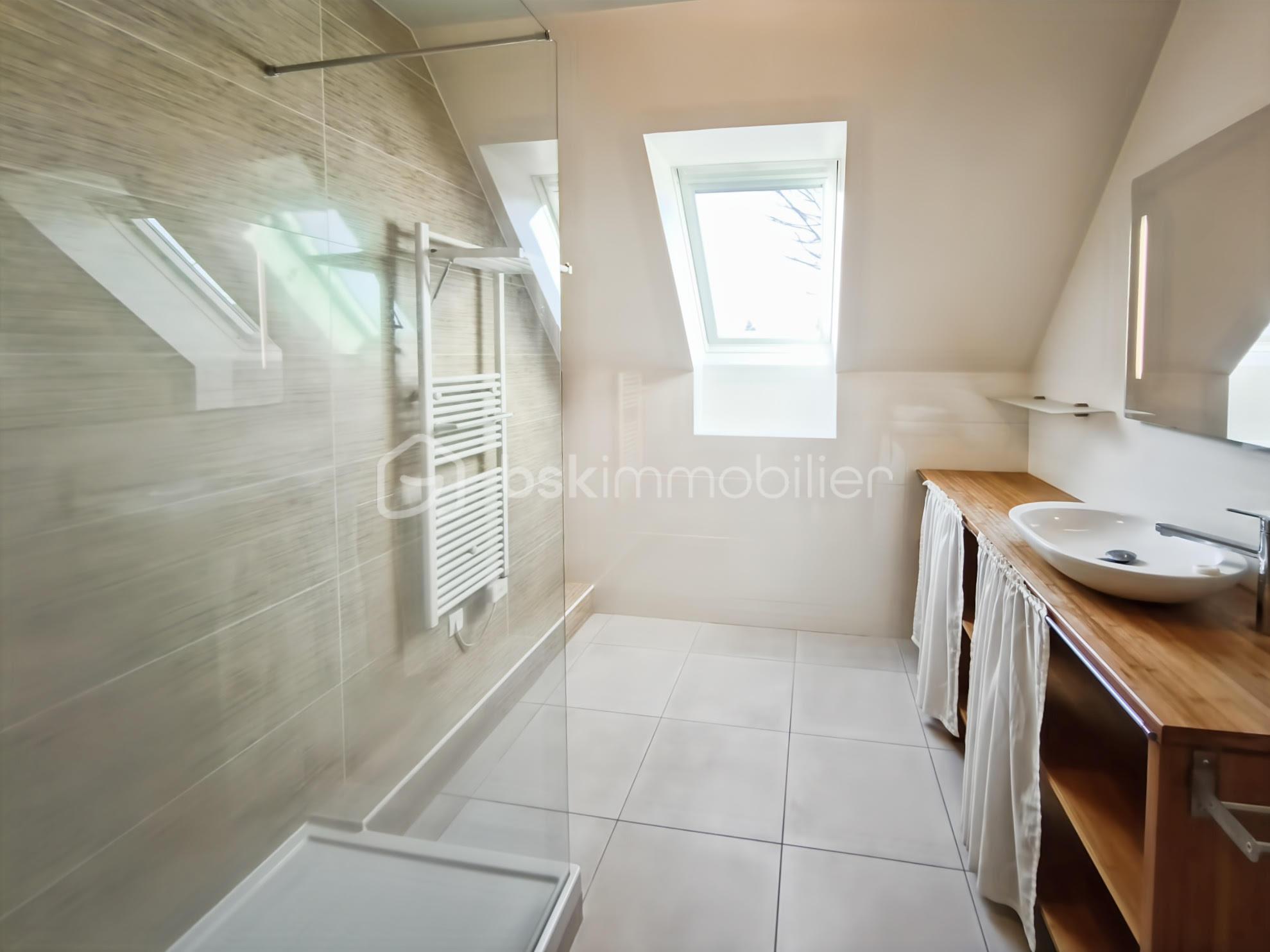 Maison traditionnelle de 152,22 m² - salle eau.jpg