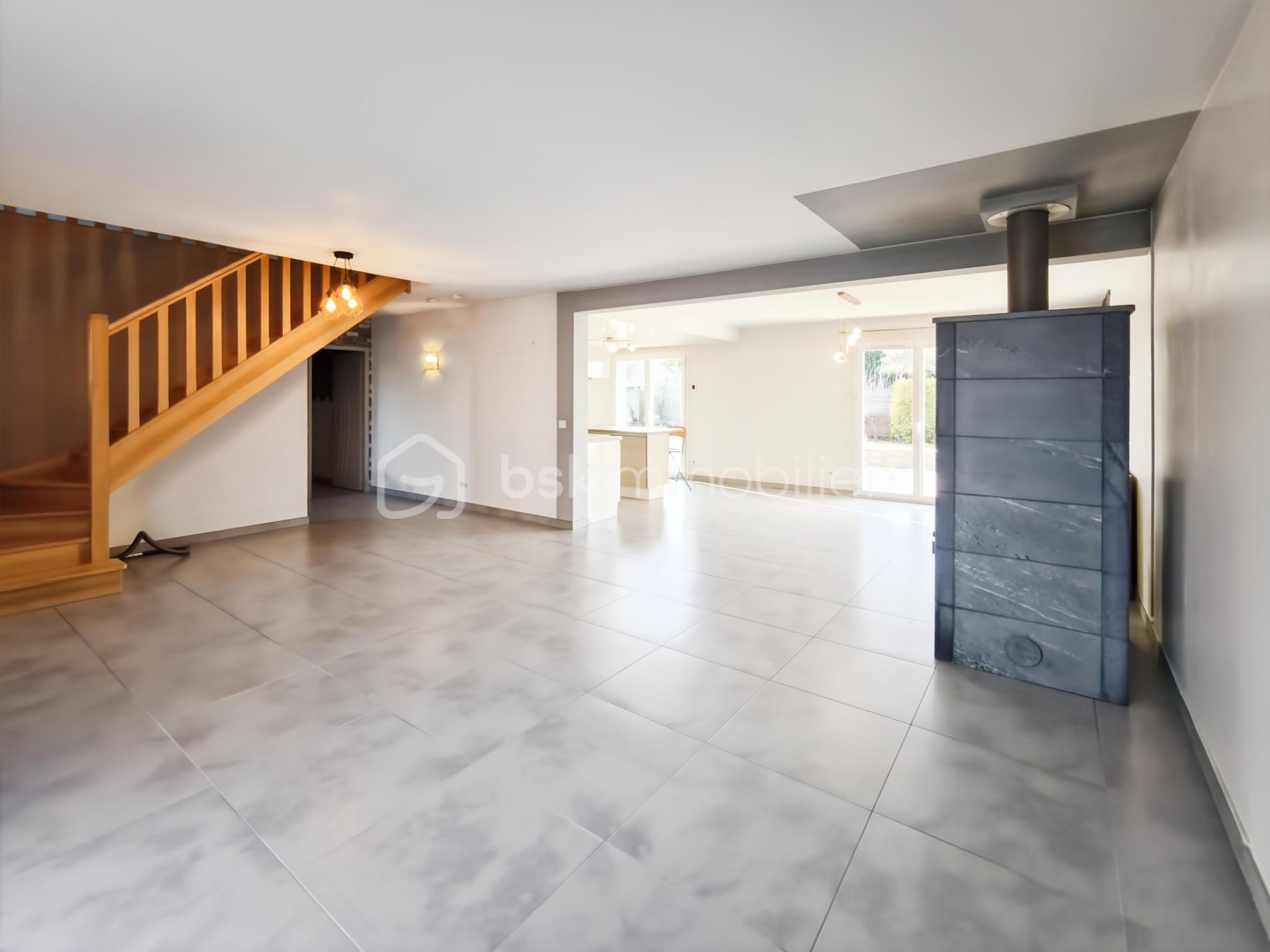 Maison traditionnelle de 152,22 m² - salon 3.jpg