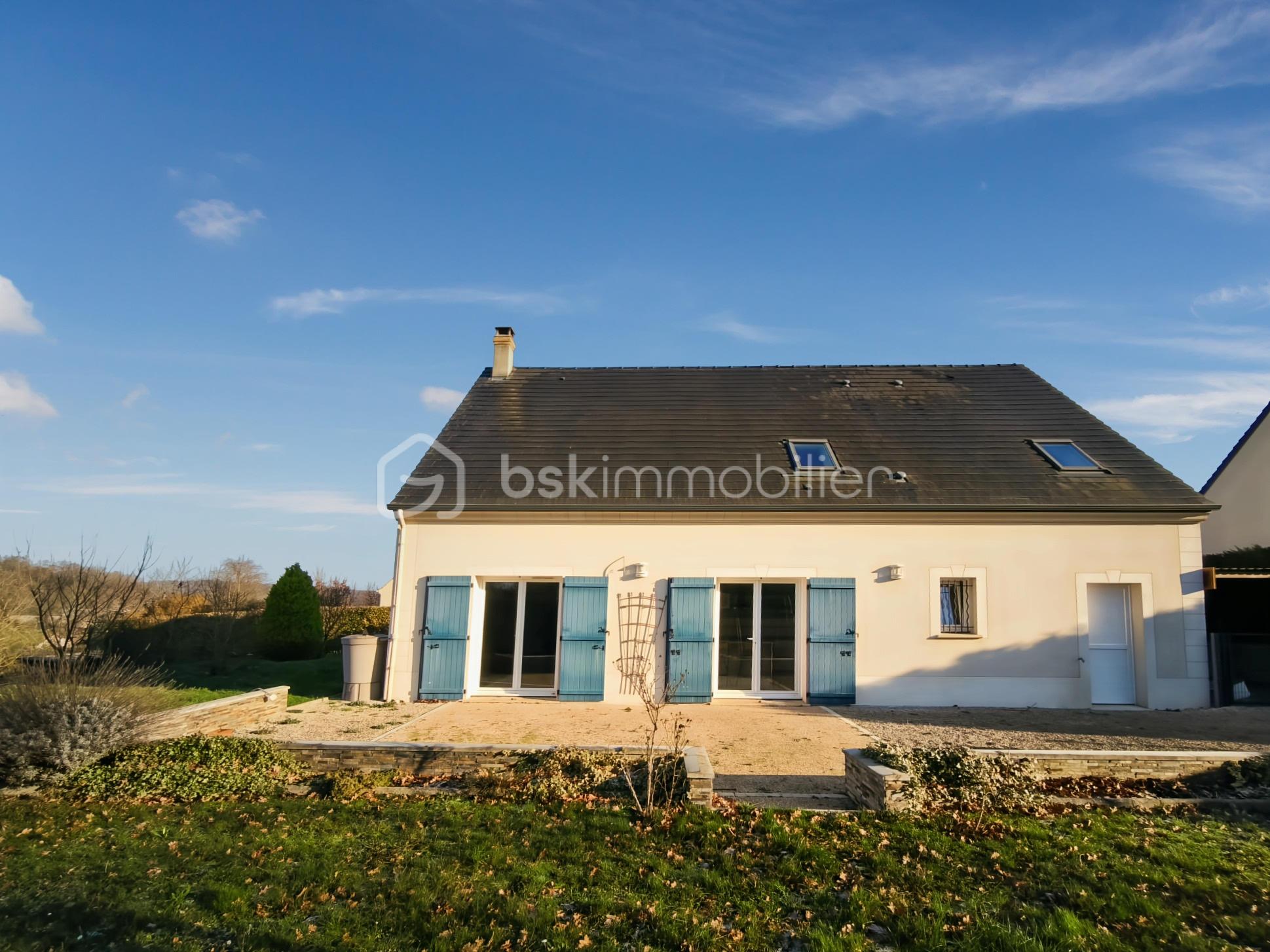 Maison traditionnelle de 152,22 m² - arriere maison.jpg