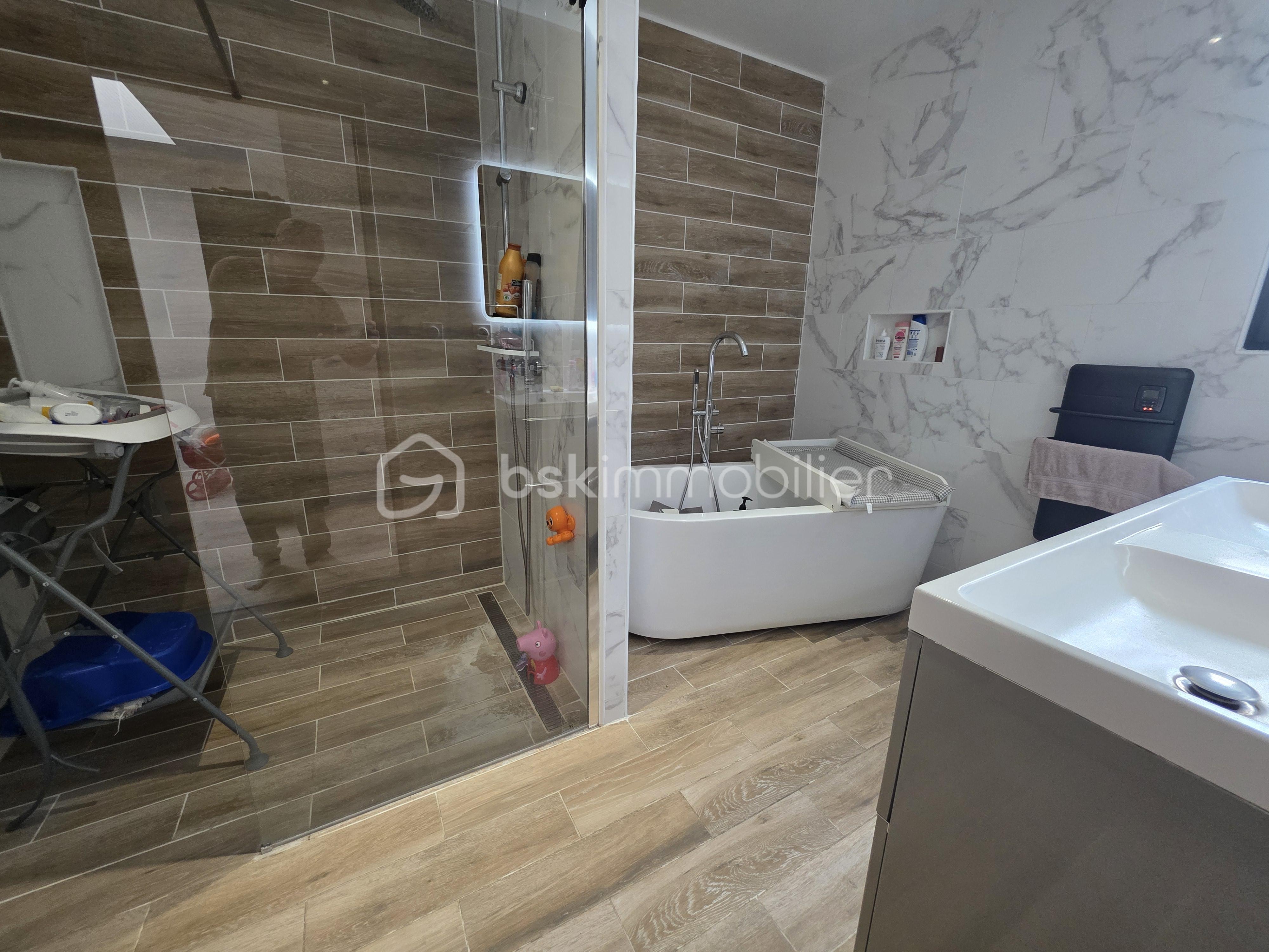 Maison contemporaine de 240 m² - 20251001_160307.jpg