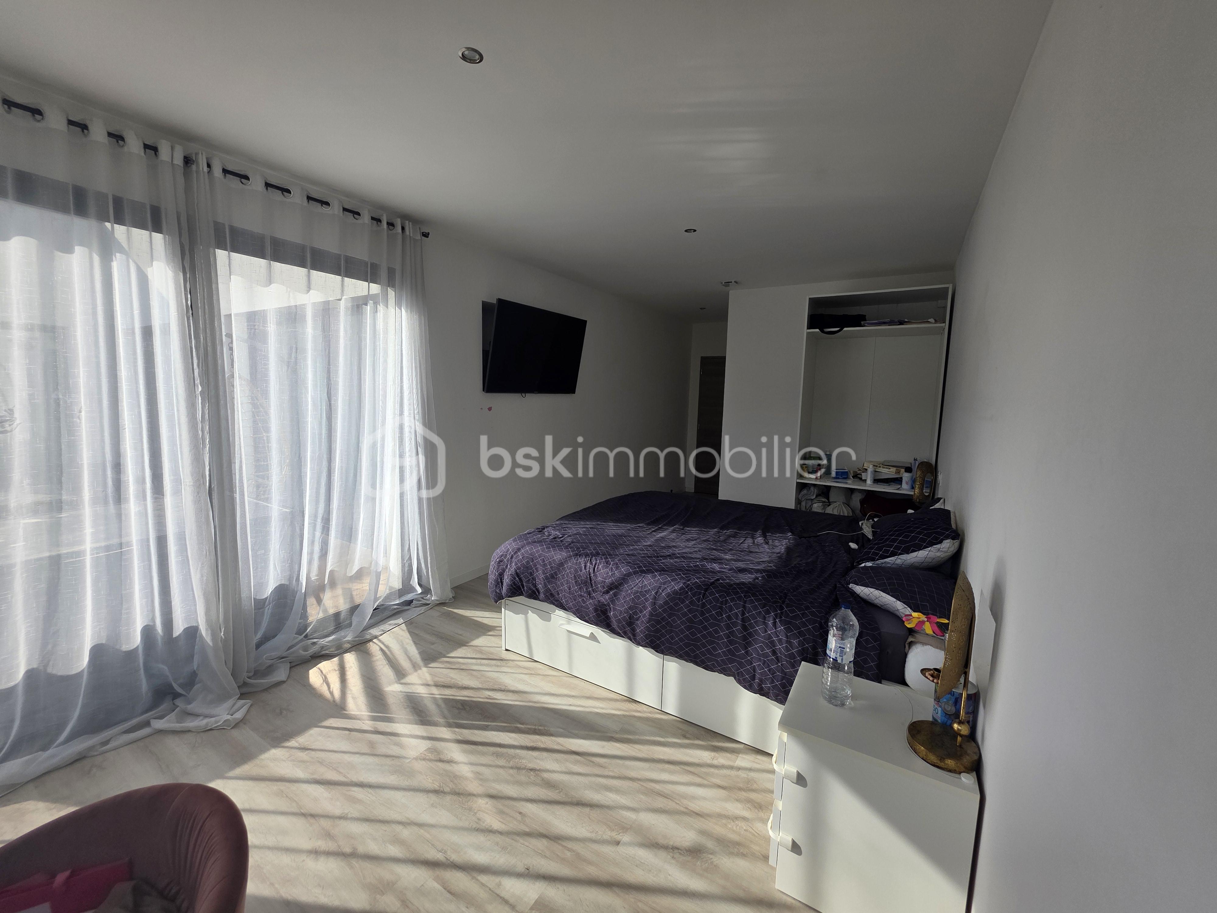 Maison contemporaine de 240 m² - 20251001_161833.jpg