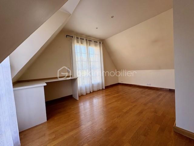 Maison de 175 m² - chambre 3 vue 2.jpg