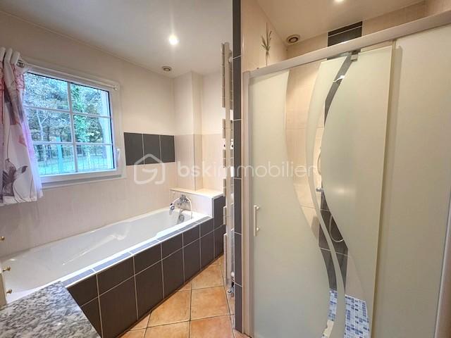 Maison de 175 m² - SDB RDC 2.jpg