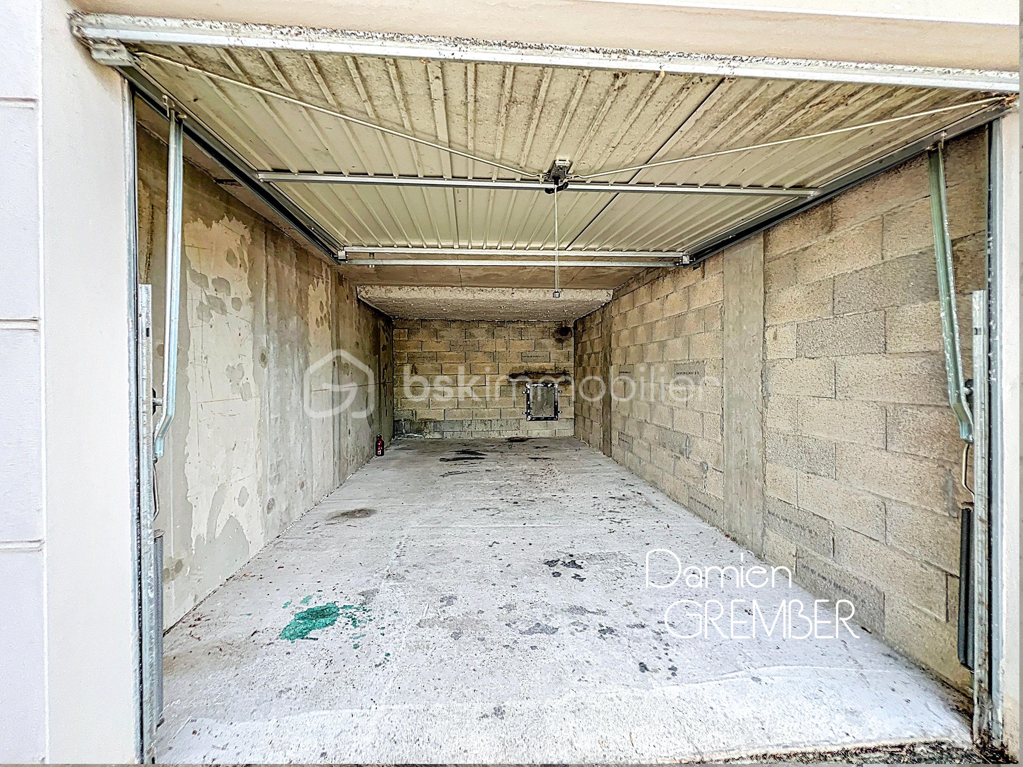 Parking de 19,87 m² - devant.jpg