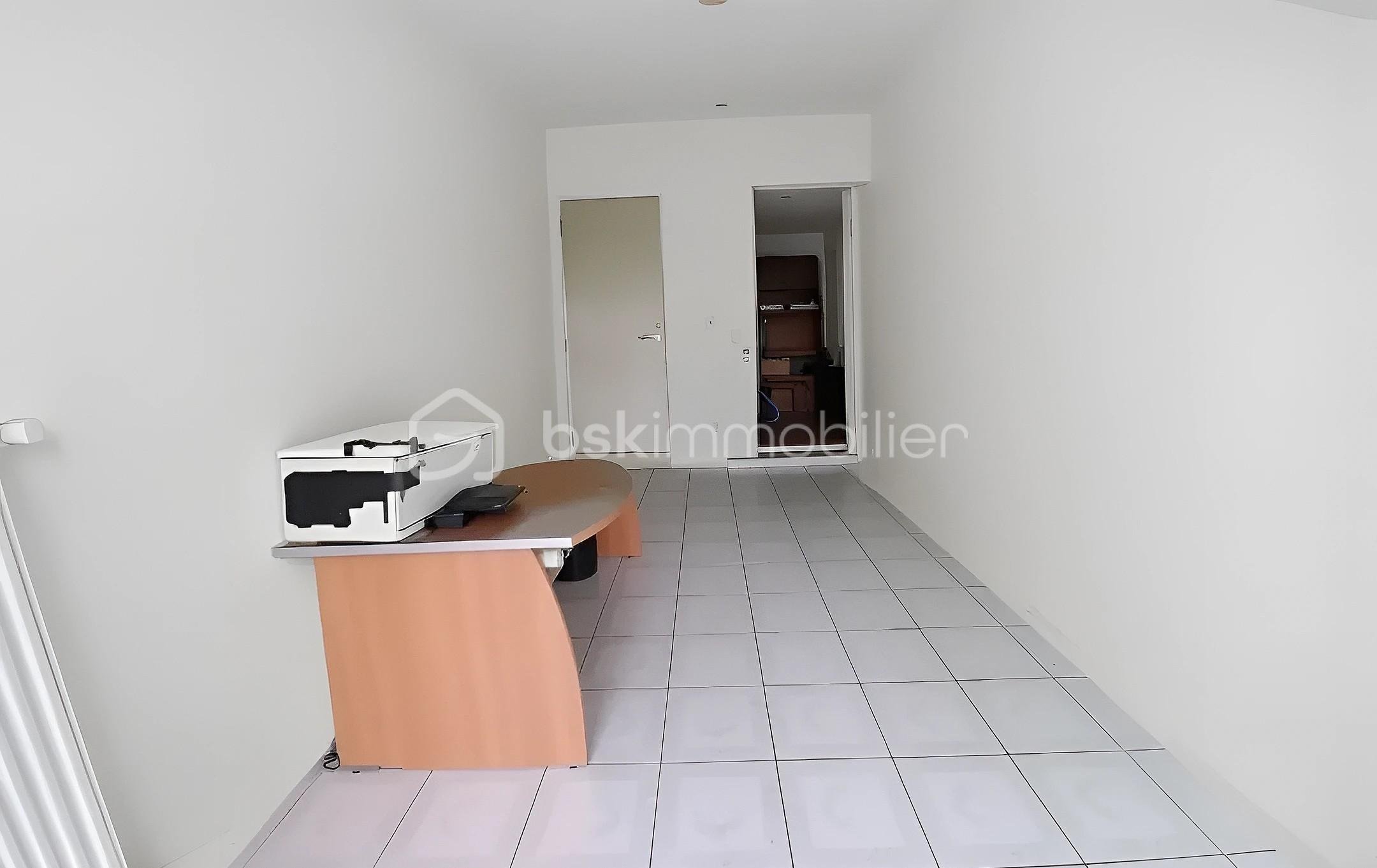 Propriete de 200 m² - DUISANS JEFF bureau peint blanc.jpg