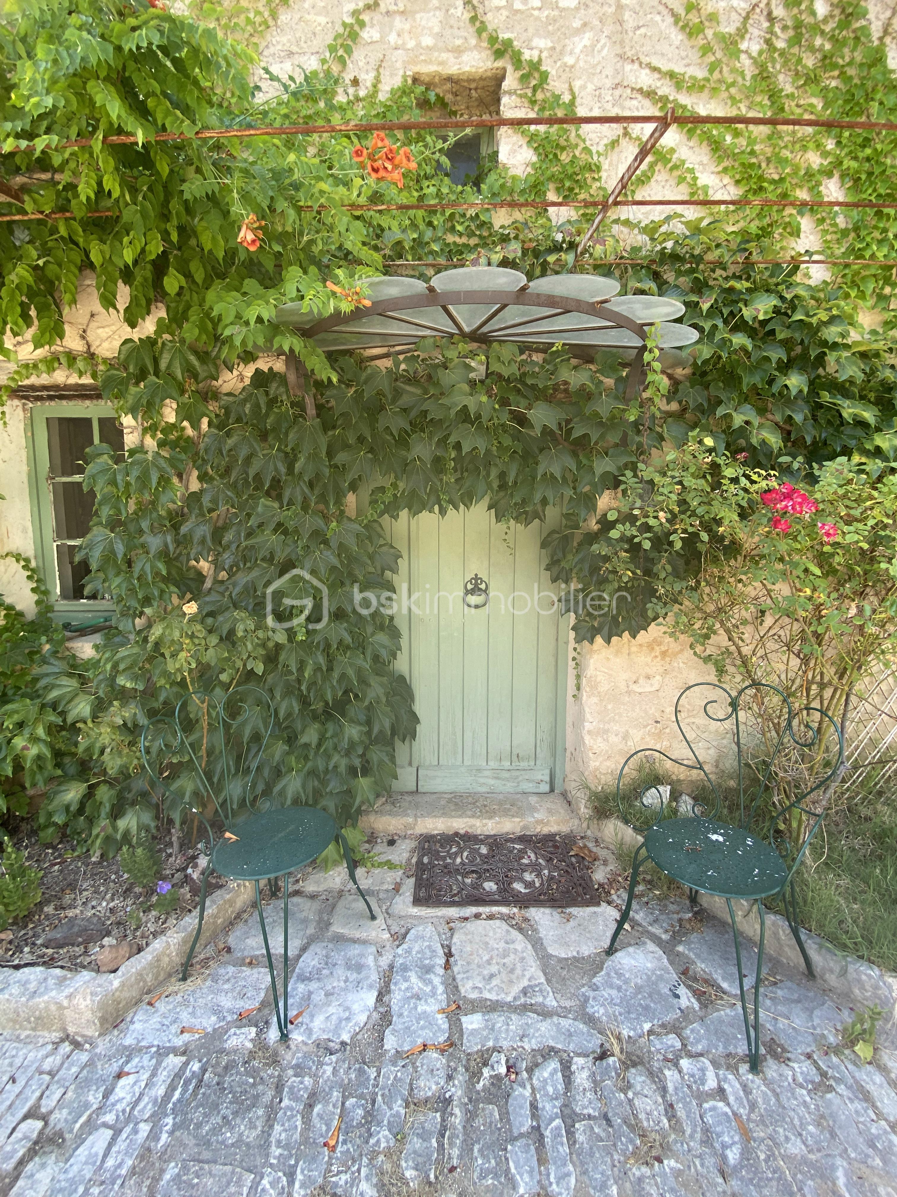 Mas de 427 m² - VUE PORTE D ENTREE DU MAS.jpg
