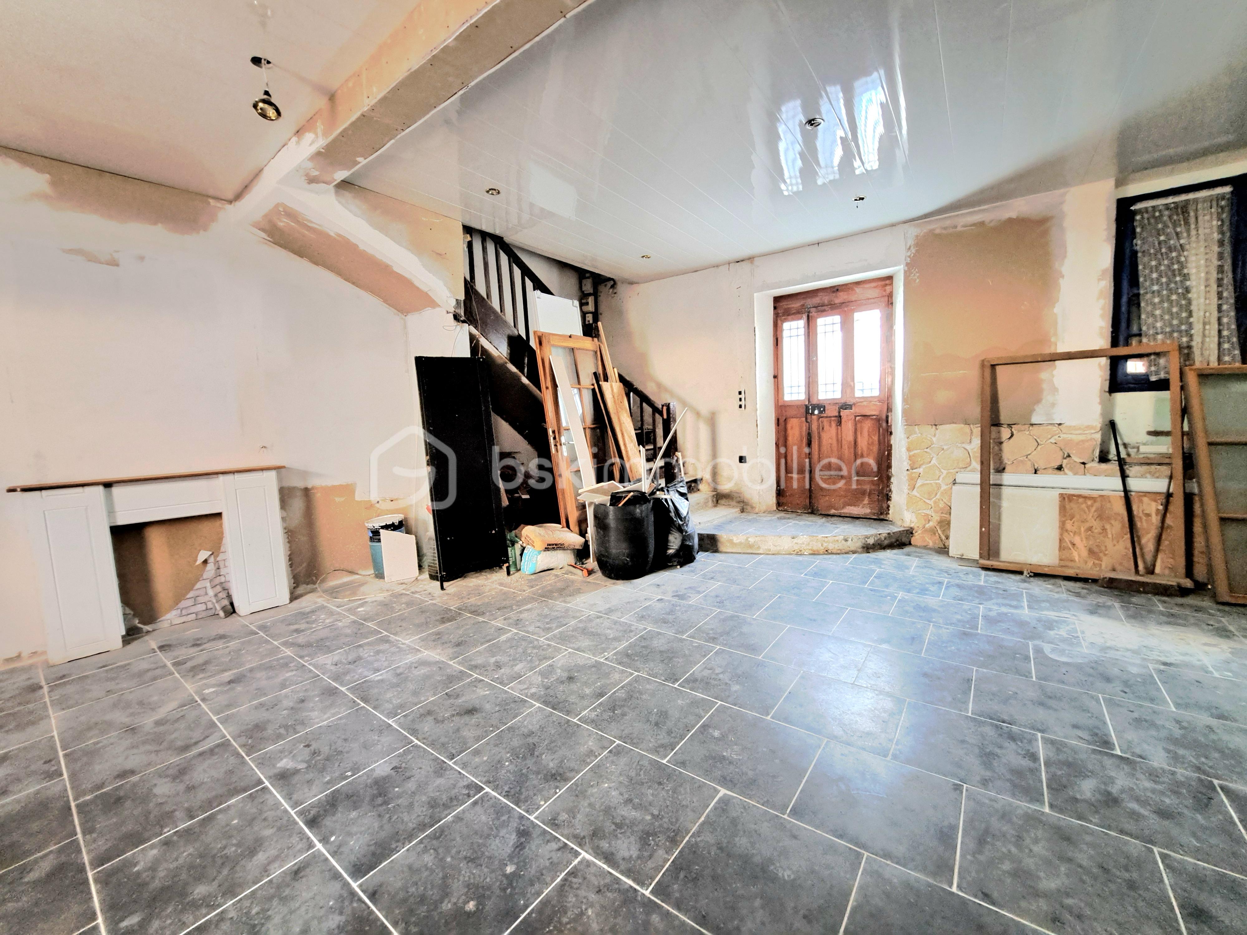 Maison de village de 96 m² - avant séjour bonnac.jpg