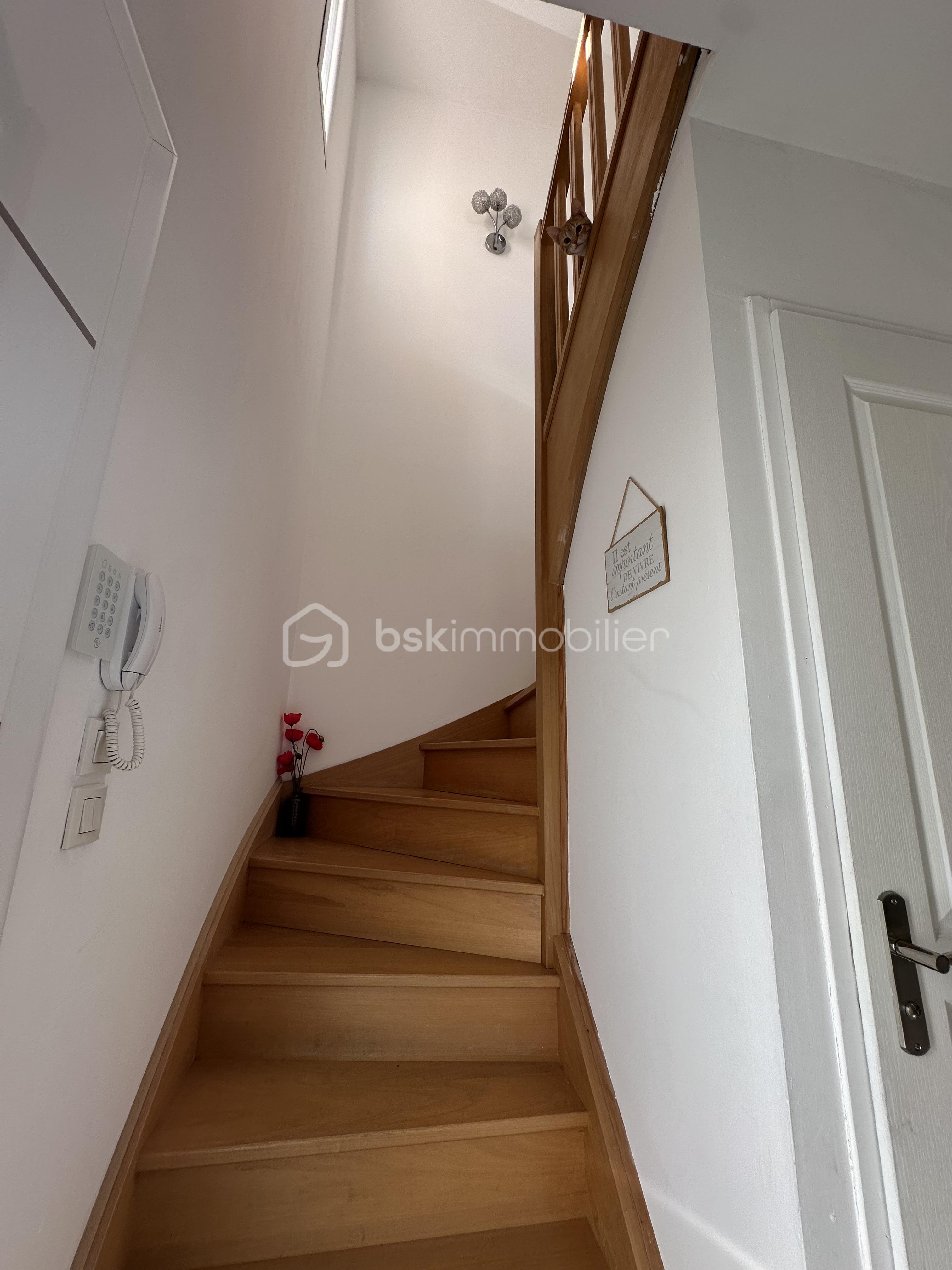 autre vue escalier maison montélimar.jpeg