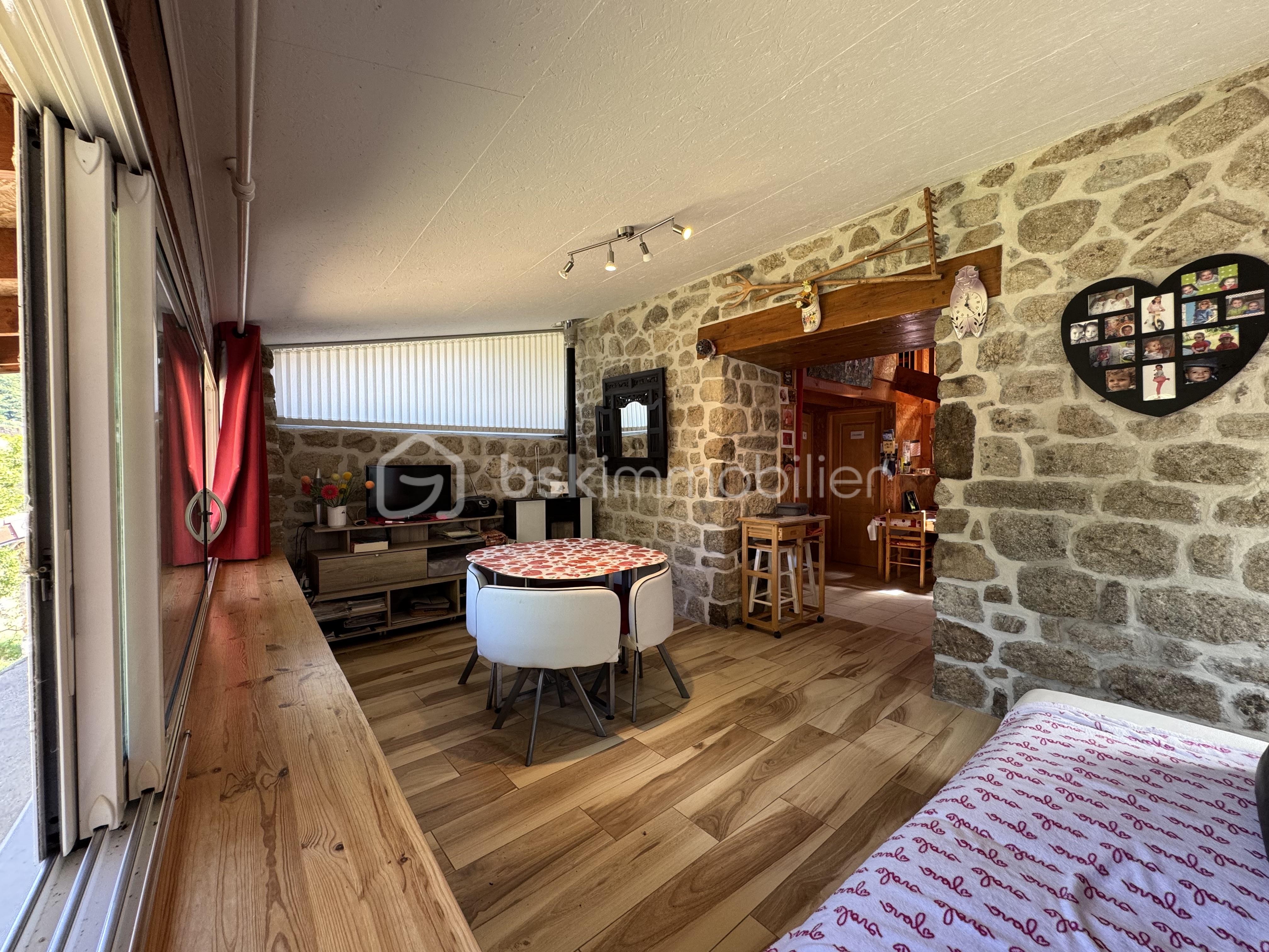 Maison de 44 m² - salon coin repas.jpeg