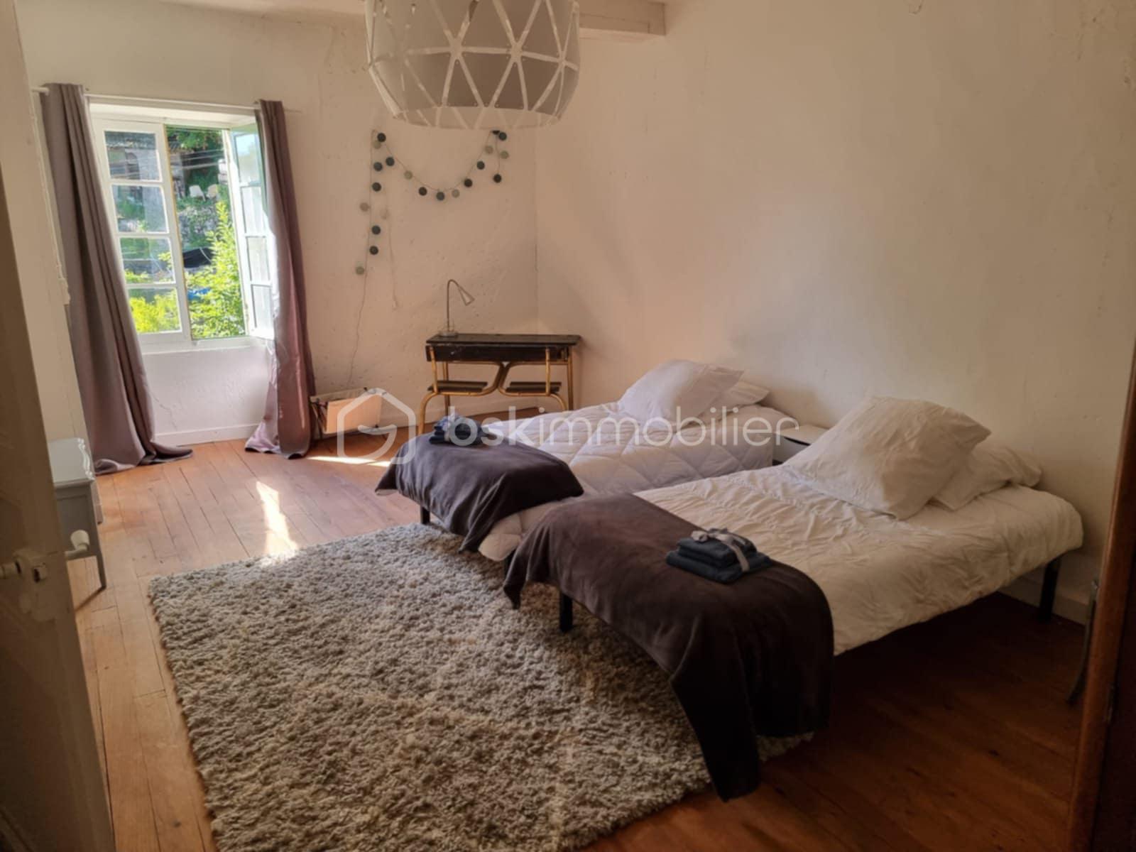 Maison en pierre de 129 m² - 79eda9a1-2f73-4aee-b741-1190a5f67054.jpg