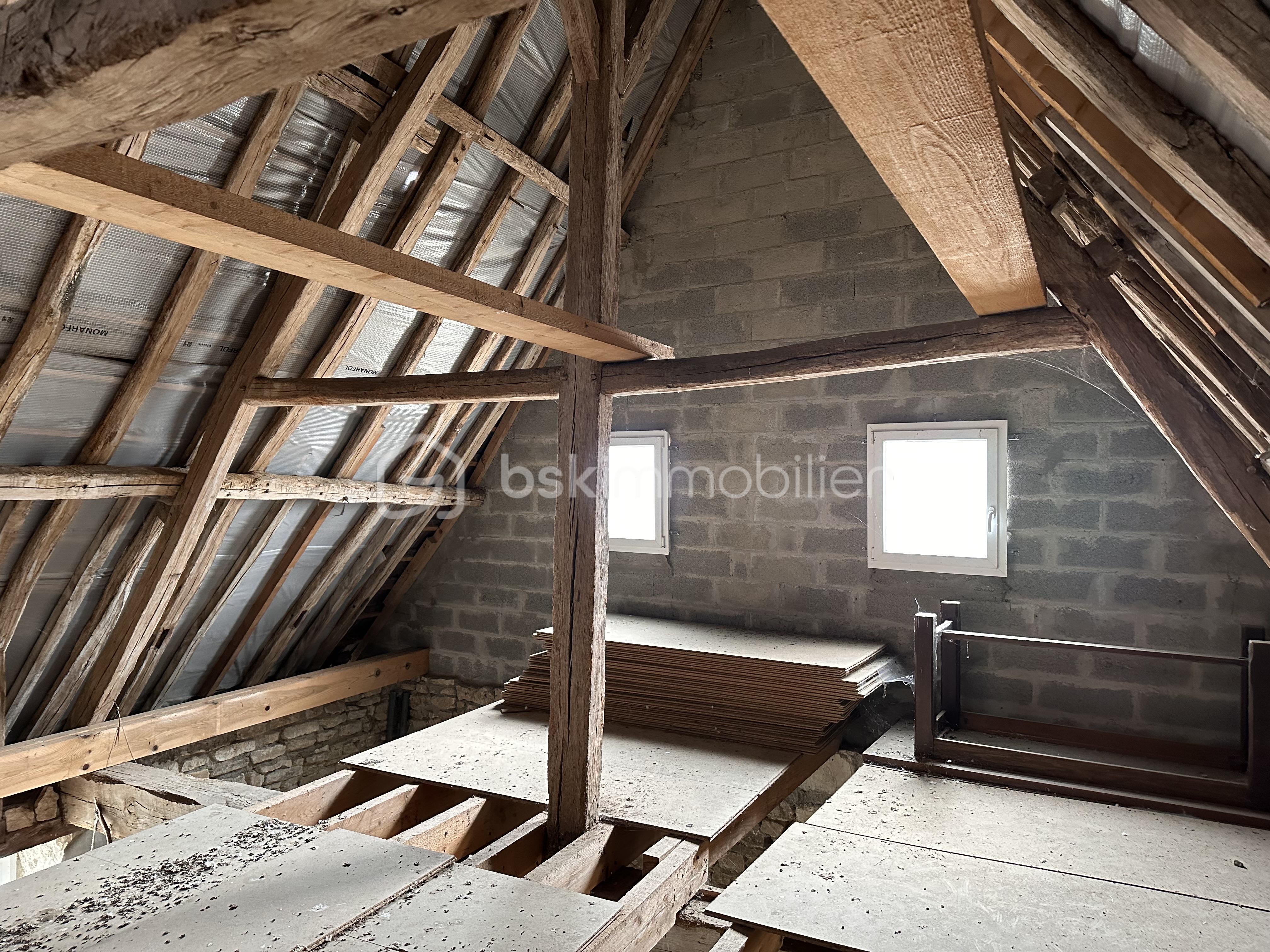 Maison de village de 77 m² - Grenier niveau 2 coté passage pignon parpaings.JPG