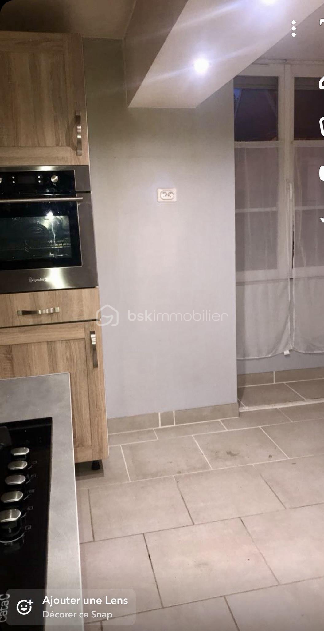 Maison de village de 77 m² - cuisine fenetre cote rue.jpg