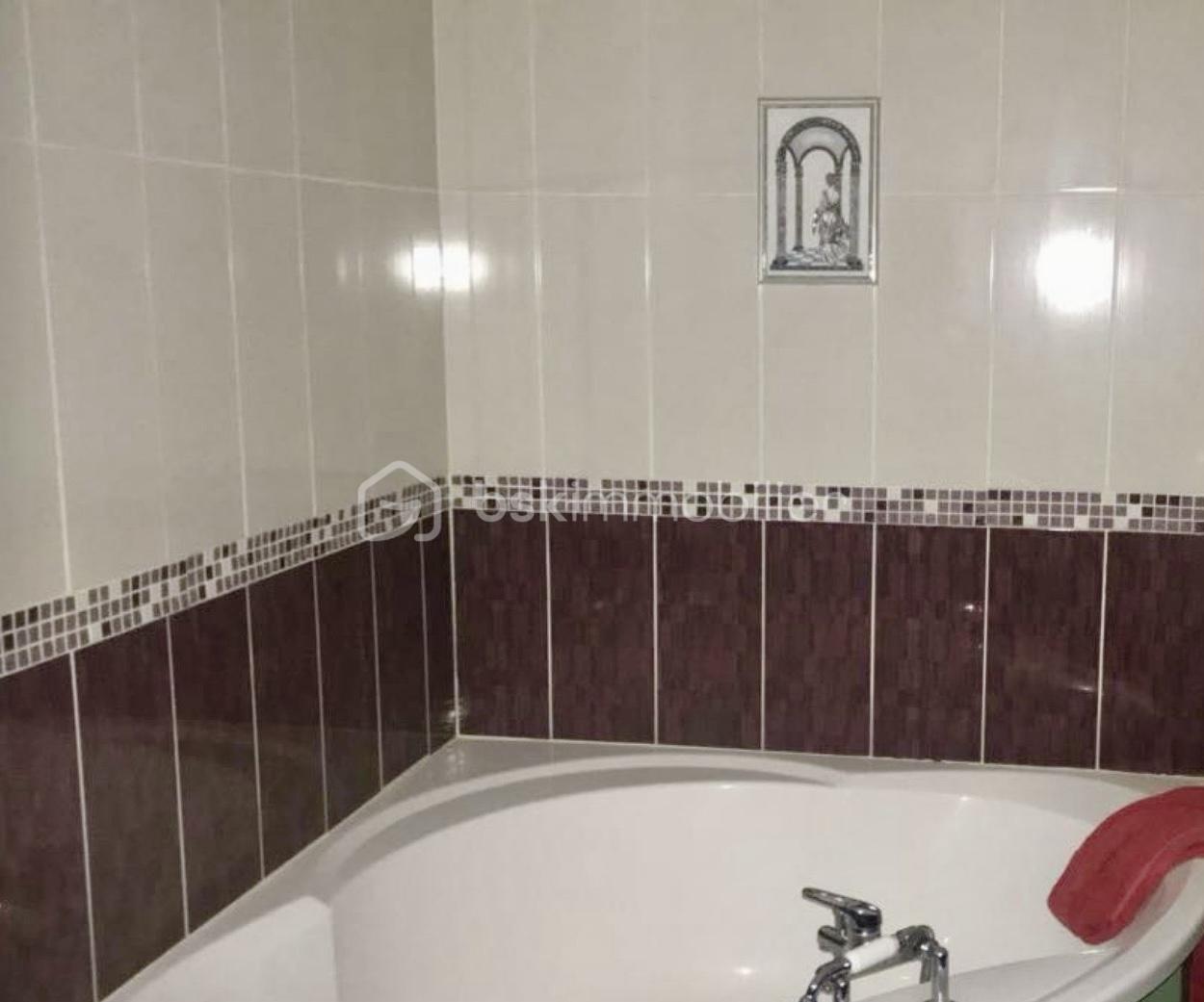 Maison de village de 77 m² - baignoire.jpg